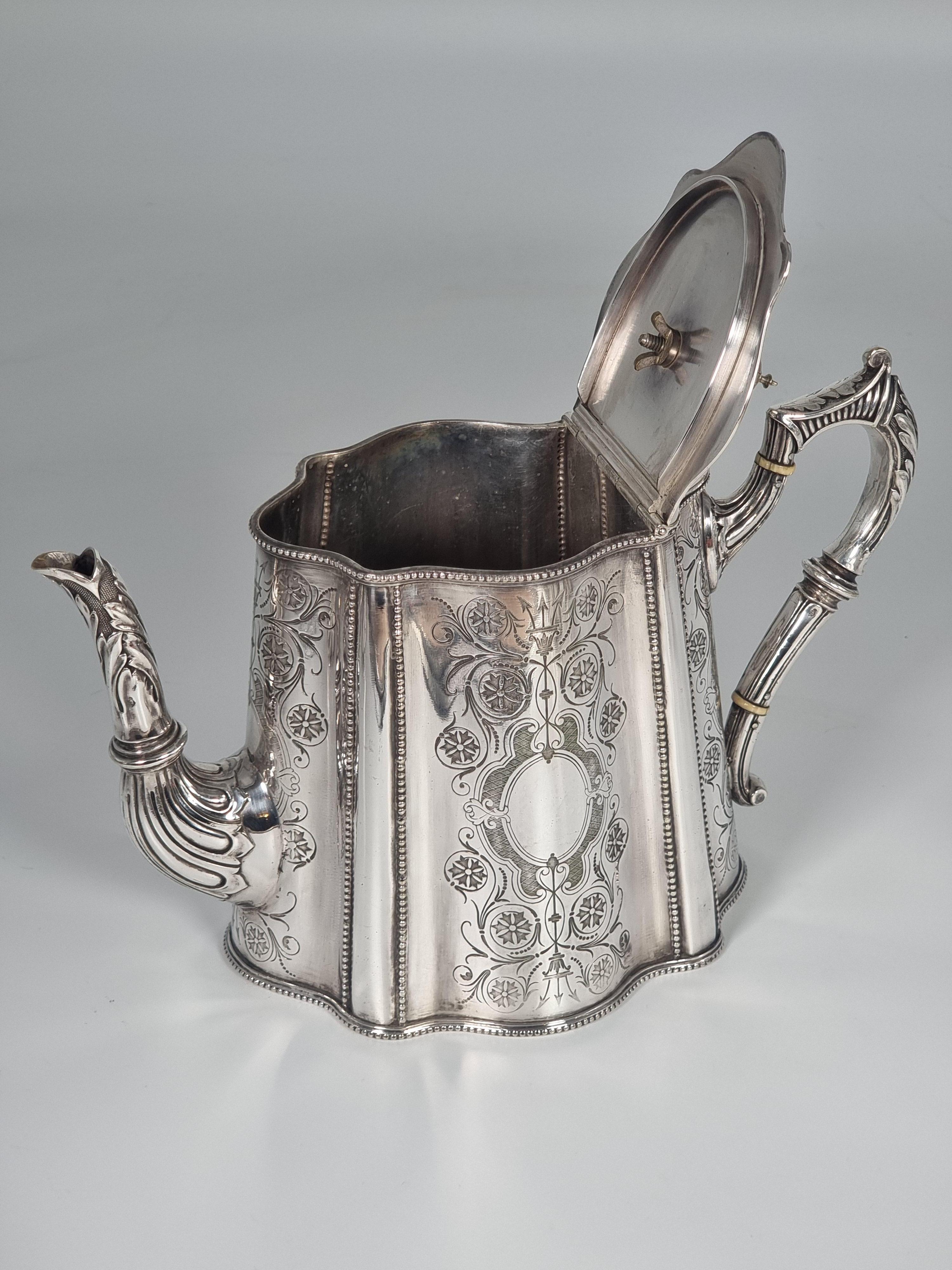 Juego de té/café victoriano inglés bañado en plata, hacia 1890 en venta 5