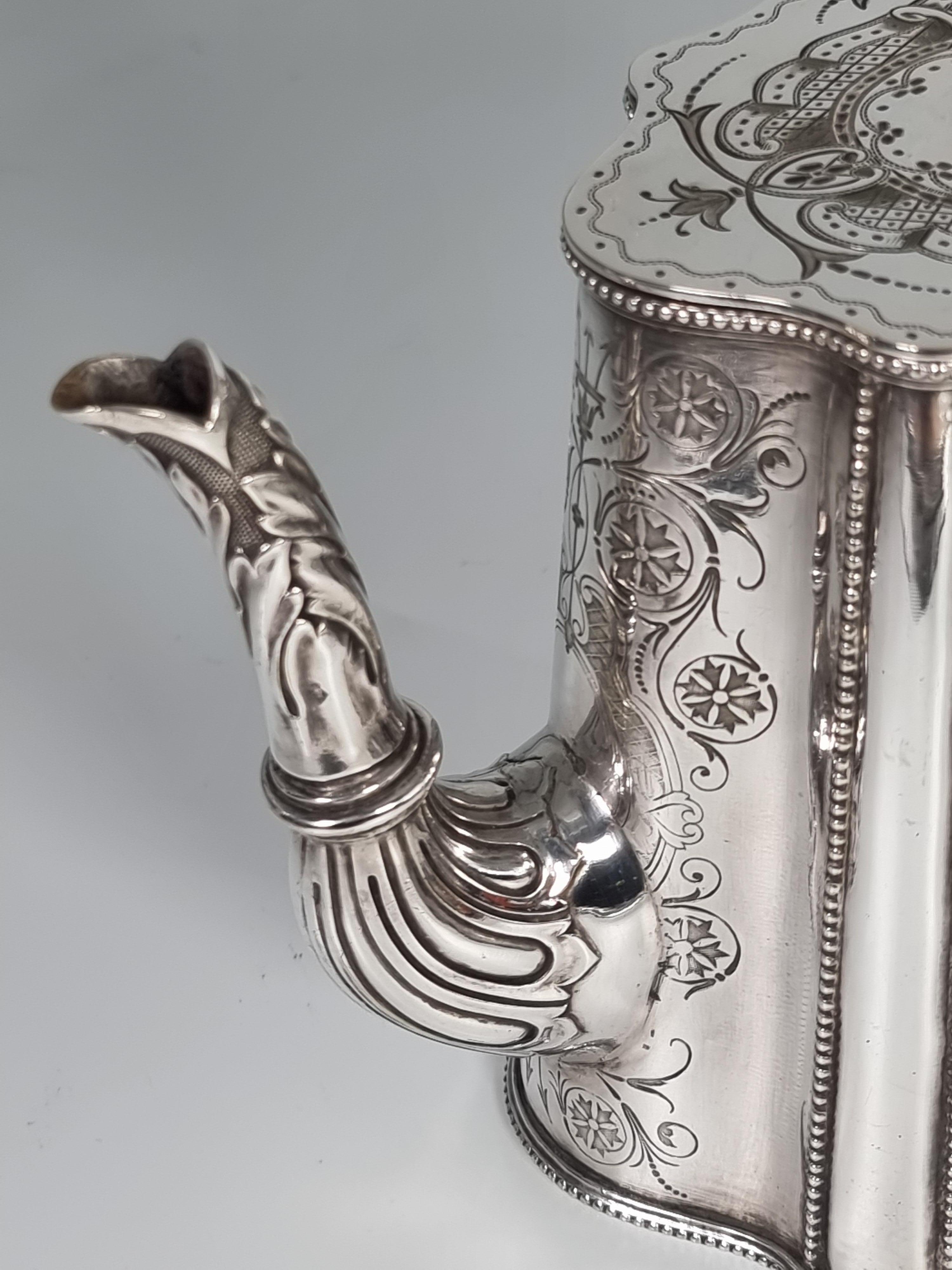 Juego de té/café victoriano inglés bañado en plata, hacia 1890 en venta 6