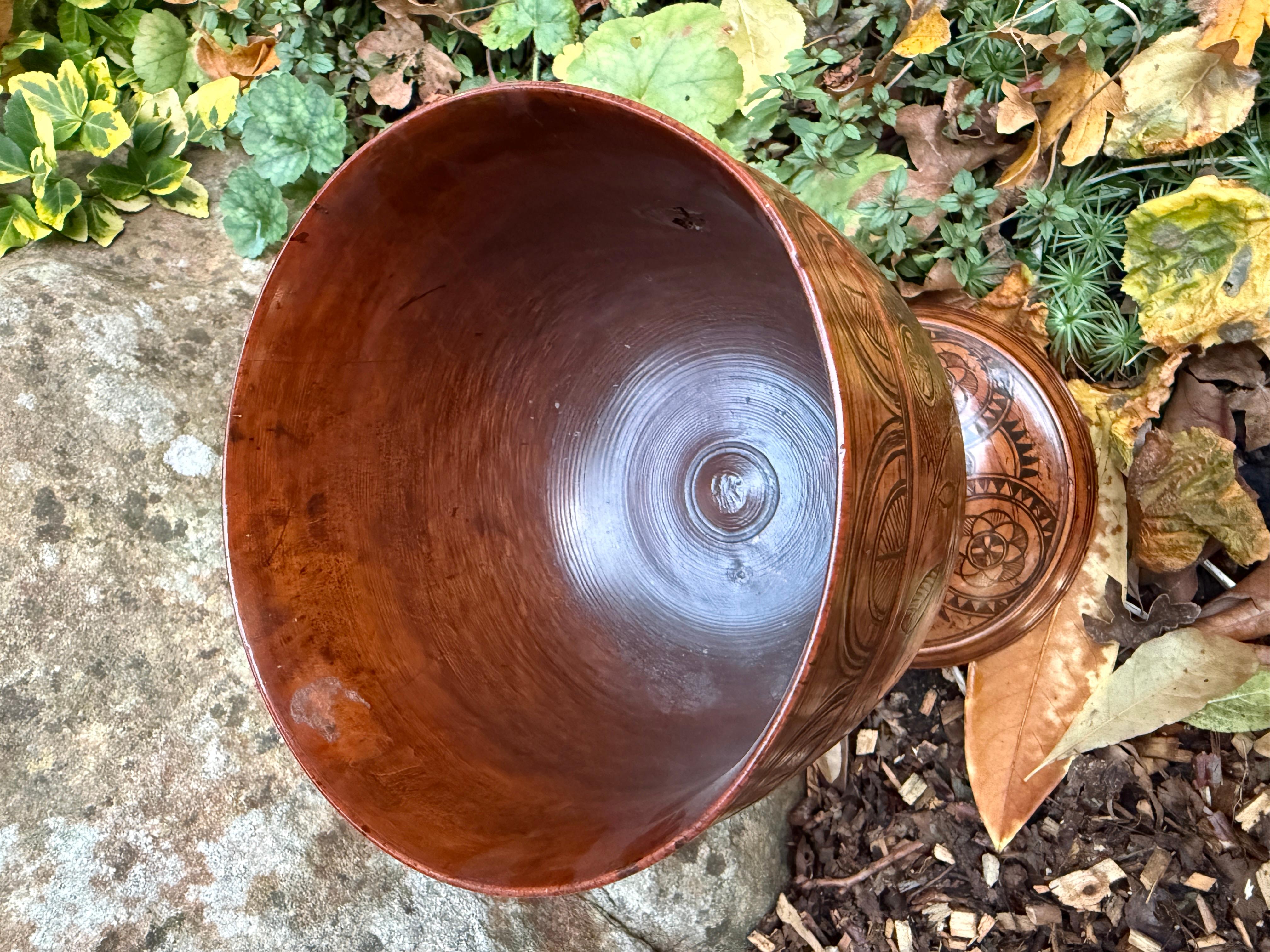 Taza de madera torneada grabada. Inglés, fechado en 1636. en venta 9