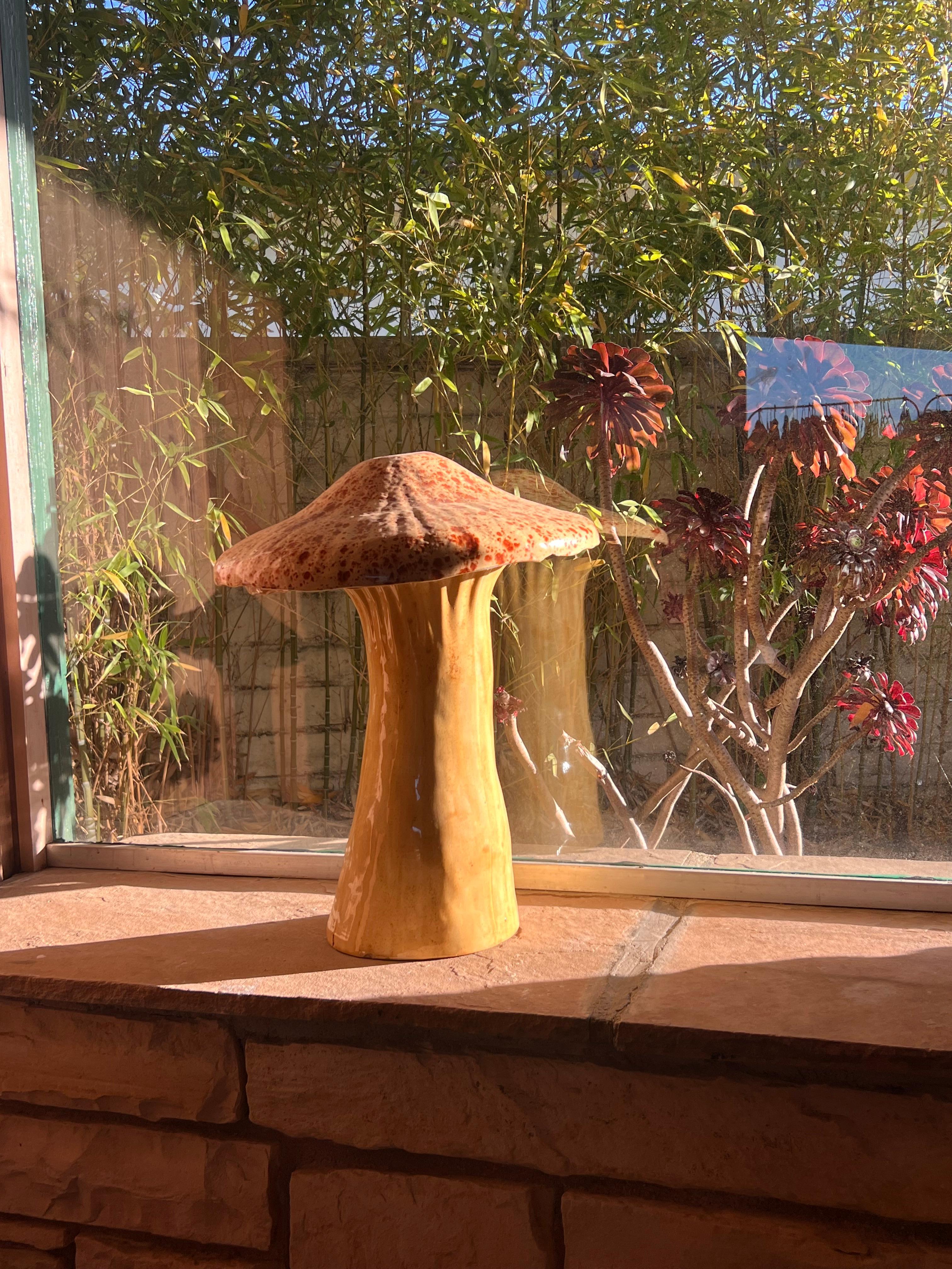 An enormous MCM ceramic mushroom sculpture by Arnels, 1960s 5