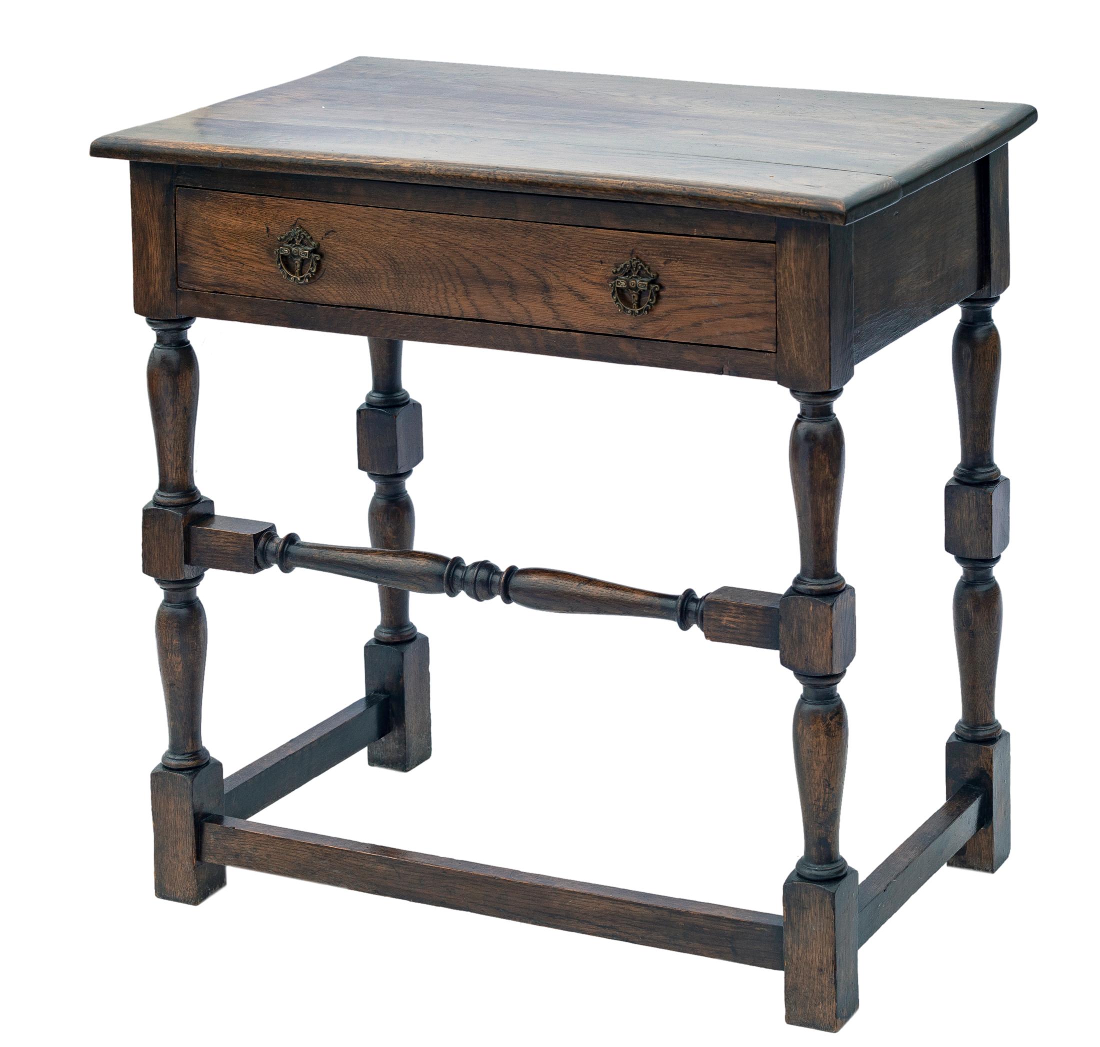 In oak, an antique English entry table.
Add character to any room with this beautiful table supported by turned legs in Oak with a spacious single dovetailed drawer with 2 ornate brass pulls. 
