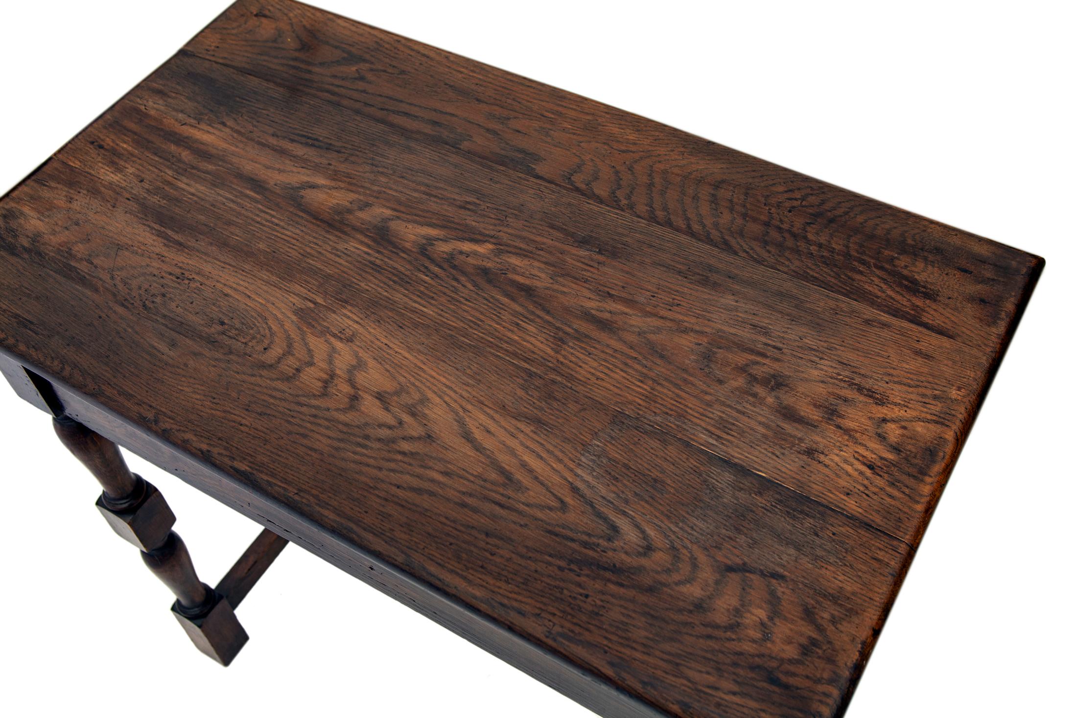 An Entry Table/Writing Table in Oak For Sale 1