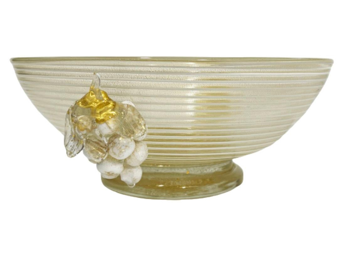 Ercole Barovier & Toso, Murano Glass Bowl with Bunches of Grapes, Italy For Sale 4