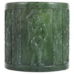 Un vaso de whisky indio erótico de jade nefrita tallado inspirado en el Kamasutra