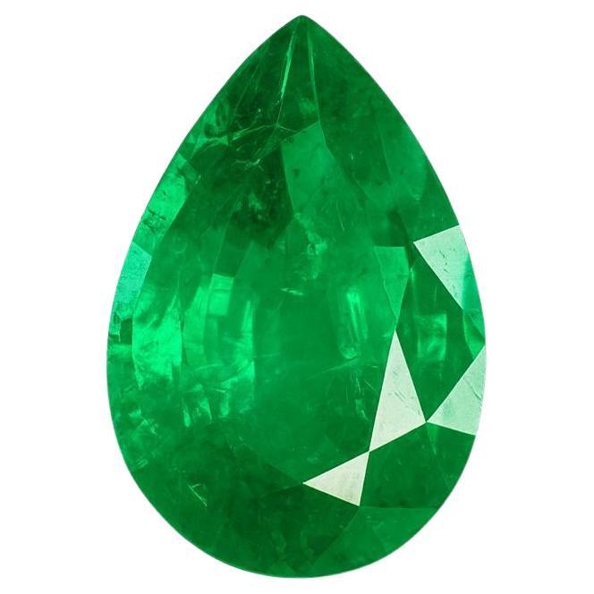 An Ethically Sourced 7.88 carats Pear Shaped Zambian Emerald in vendita