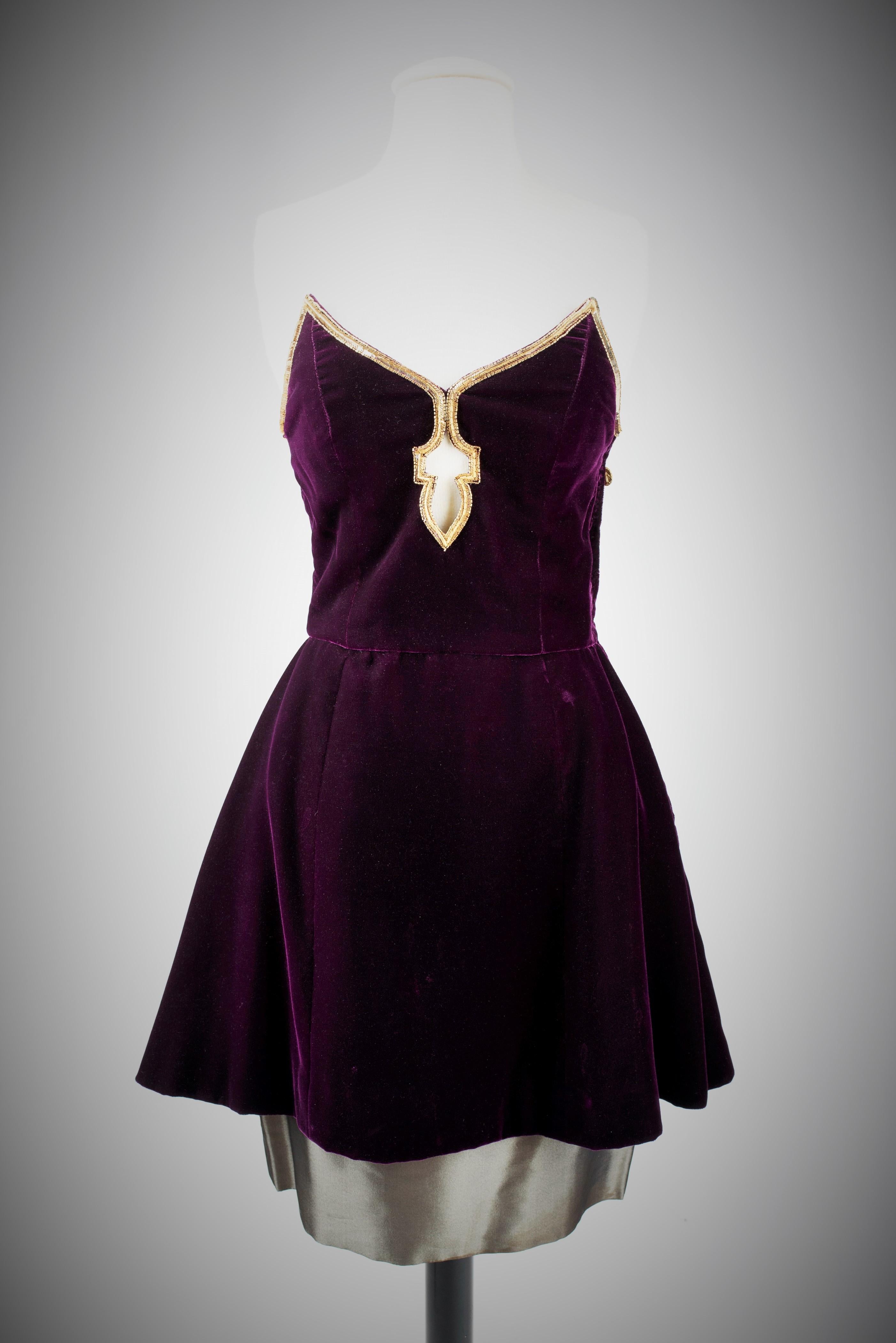 Una noche Lanvin Couture Top y falda de terciopelo bordado Circa 1985 en venta 6