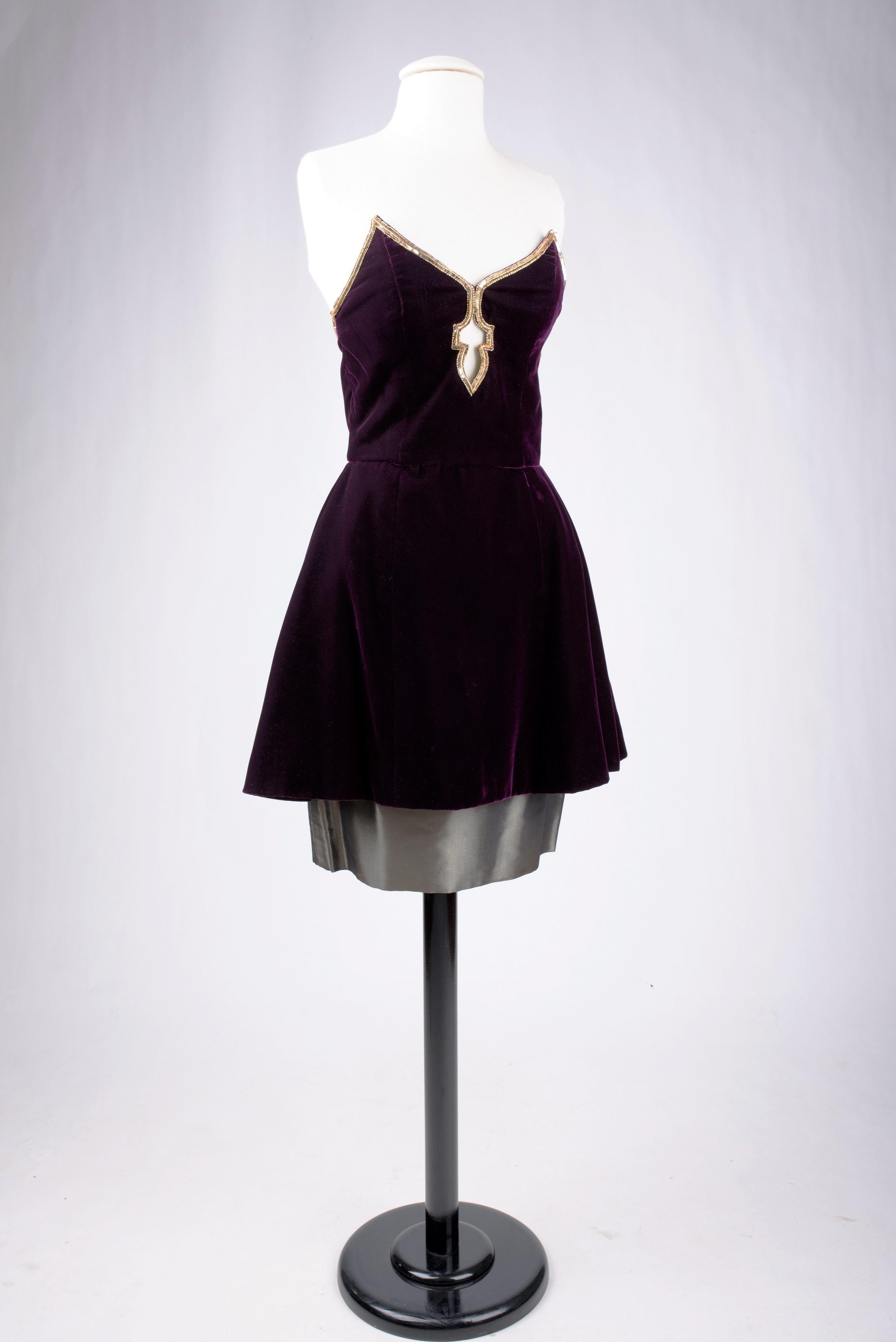 Una noche Lanvin Couture Top y falda de terciopelo bordado Circa 1985 en venta 7