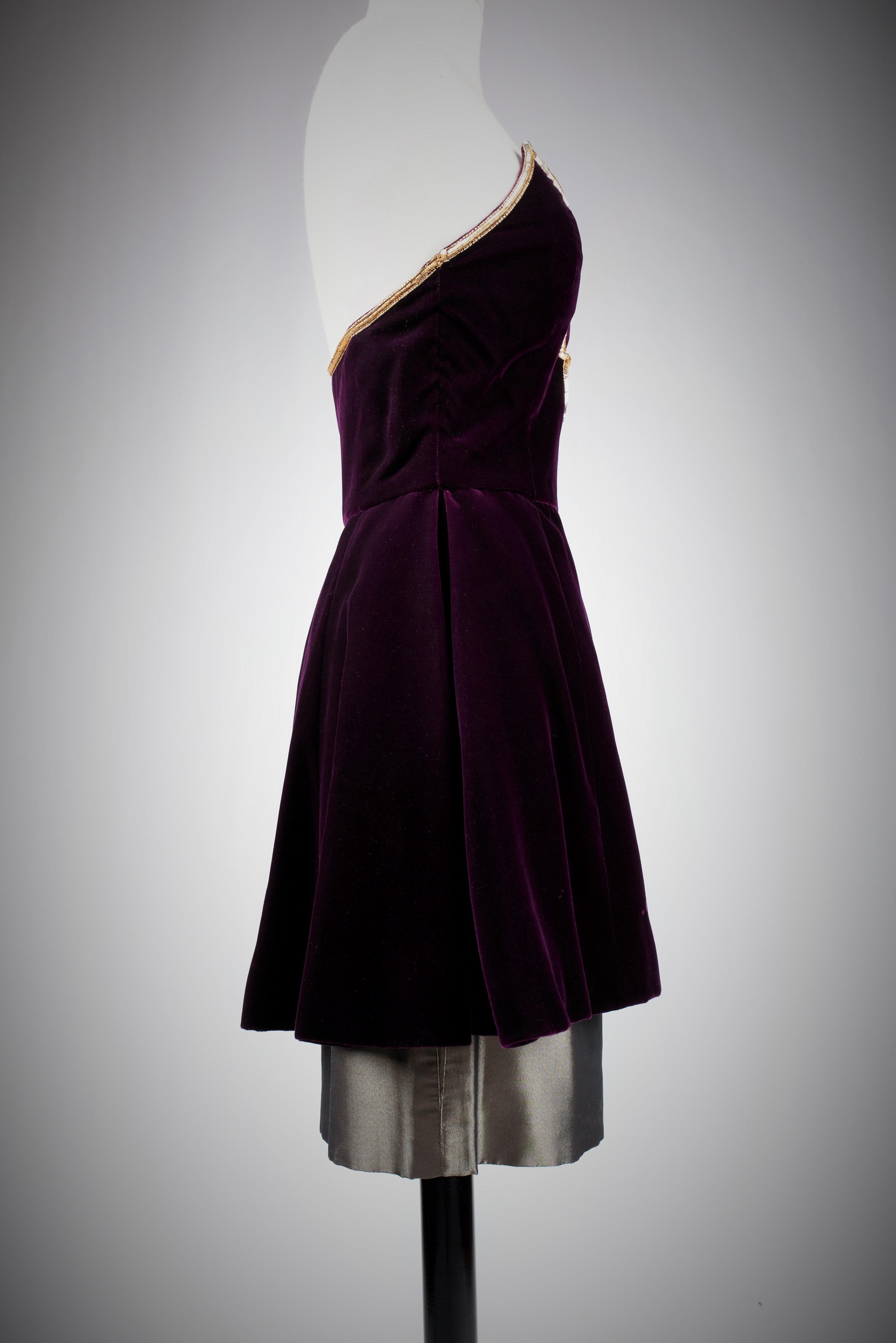 Una noche Lanvin Couture Top y falda de terciopelo bordado Circa 1985 en venta 10