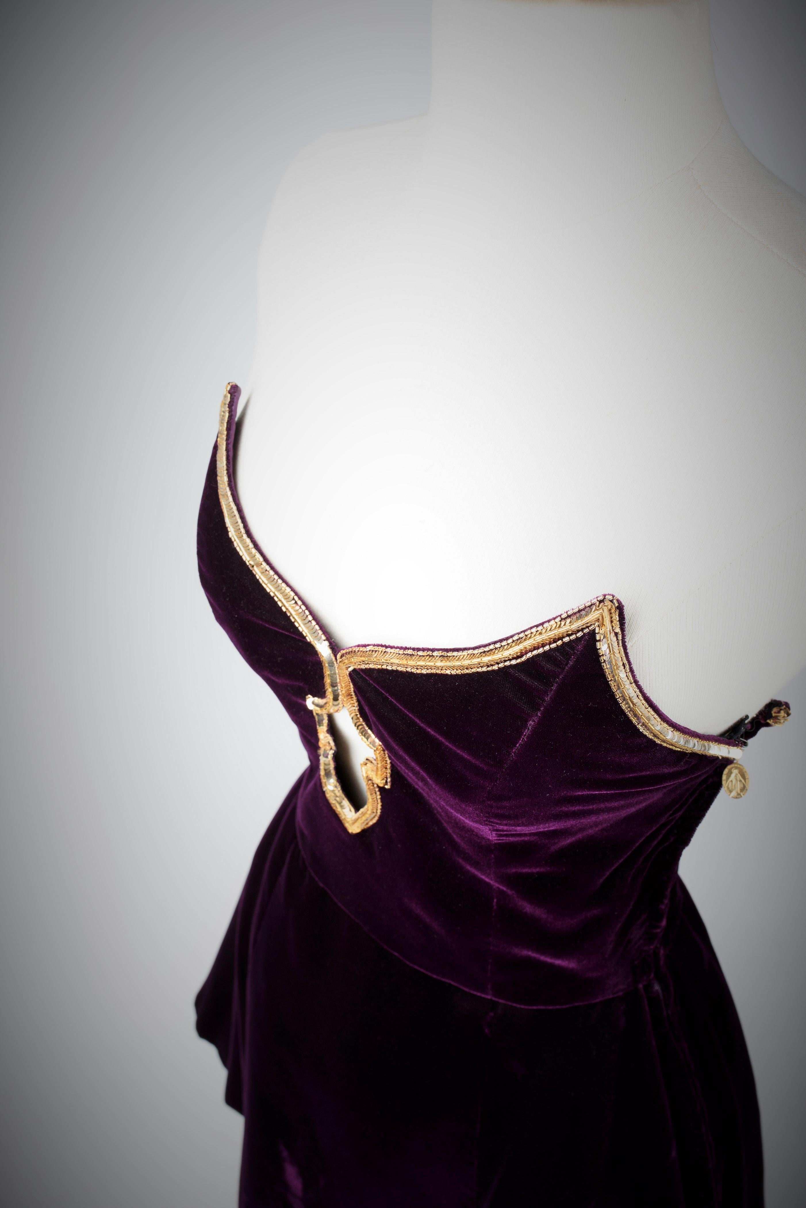 Una noche Lanvin Couture Top y falda de terciopelo bordado Circa 1985 en venta 13