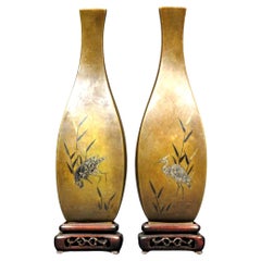 Paire de vases miniatures japonais en métal mélangé et en bronze du 19e C.