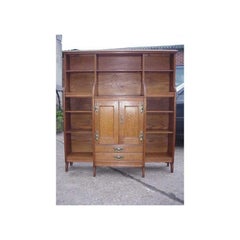 Antique An excellent quality oak Arts and Crafts breakfront sideboard/bookcase
