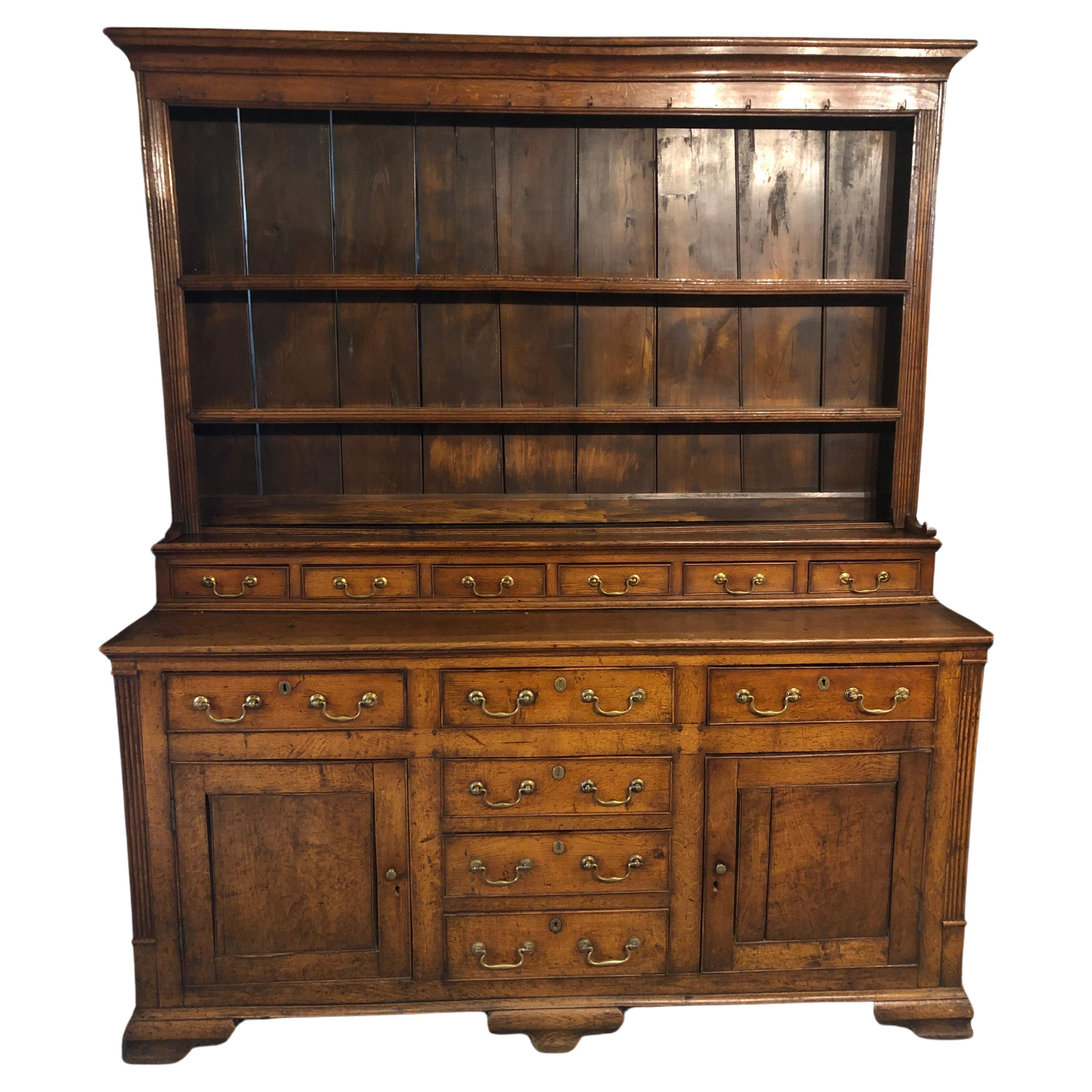 An excellent Welsh oak dresser c1760 in original condition For Sale