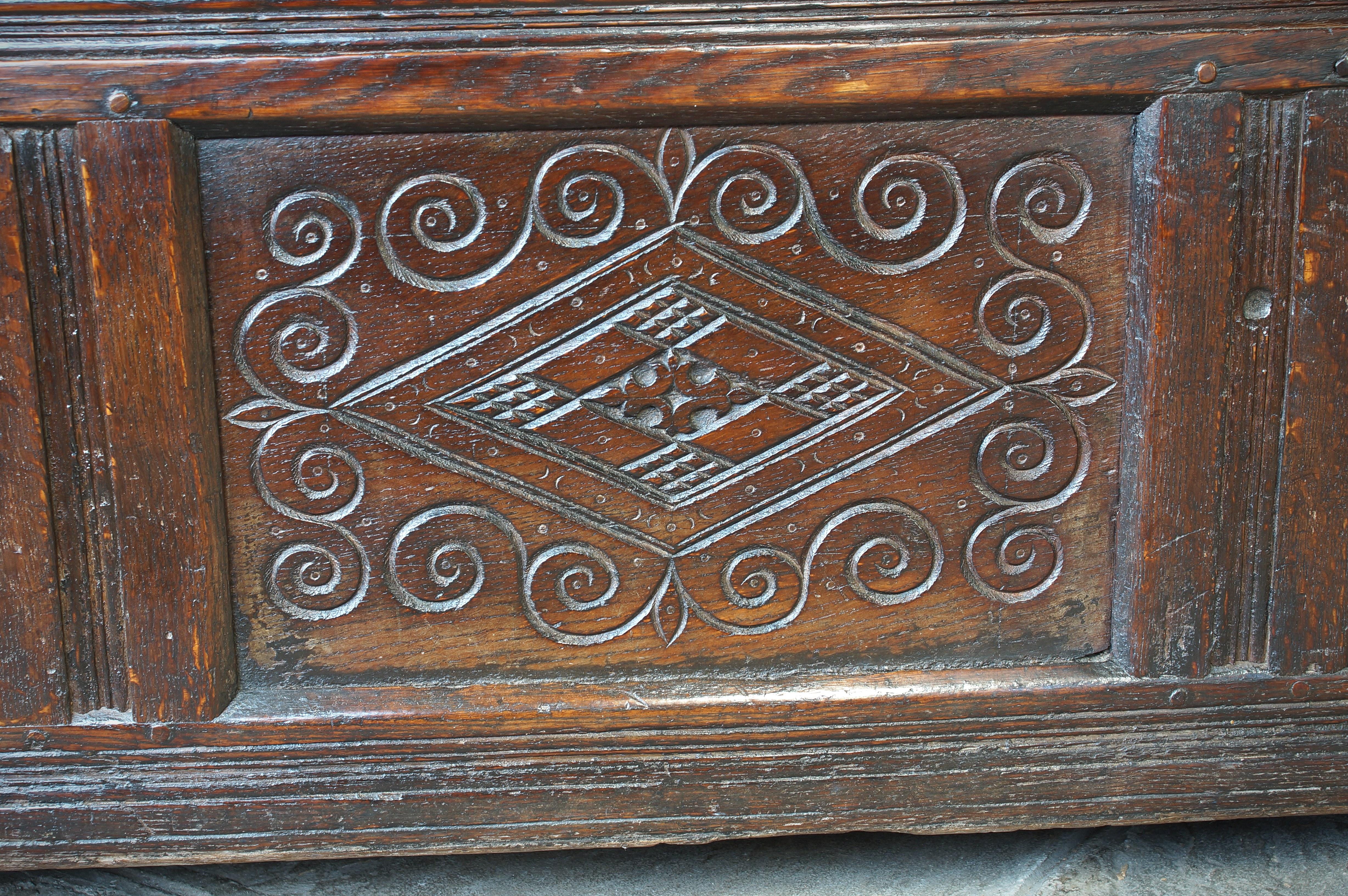 An Exceptional 17th Century English Oak Carved Box Settle. 6