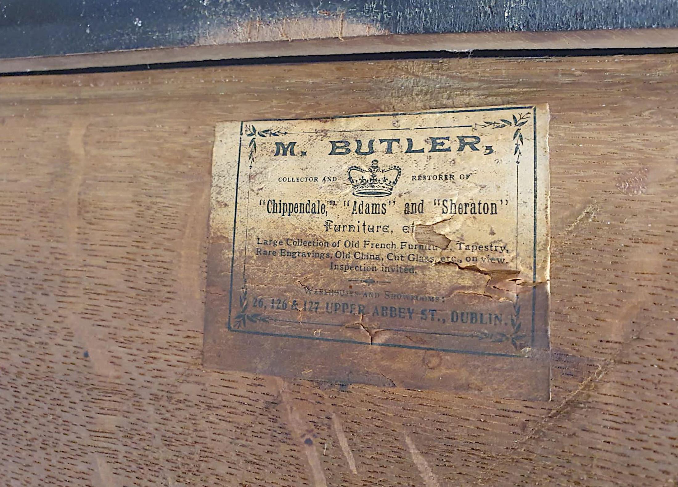Exceptionnelle commode irlandaise du 19ème siècle par Butlers of Dublin. en vente 5