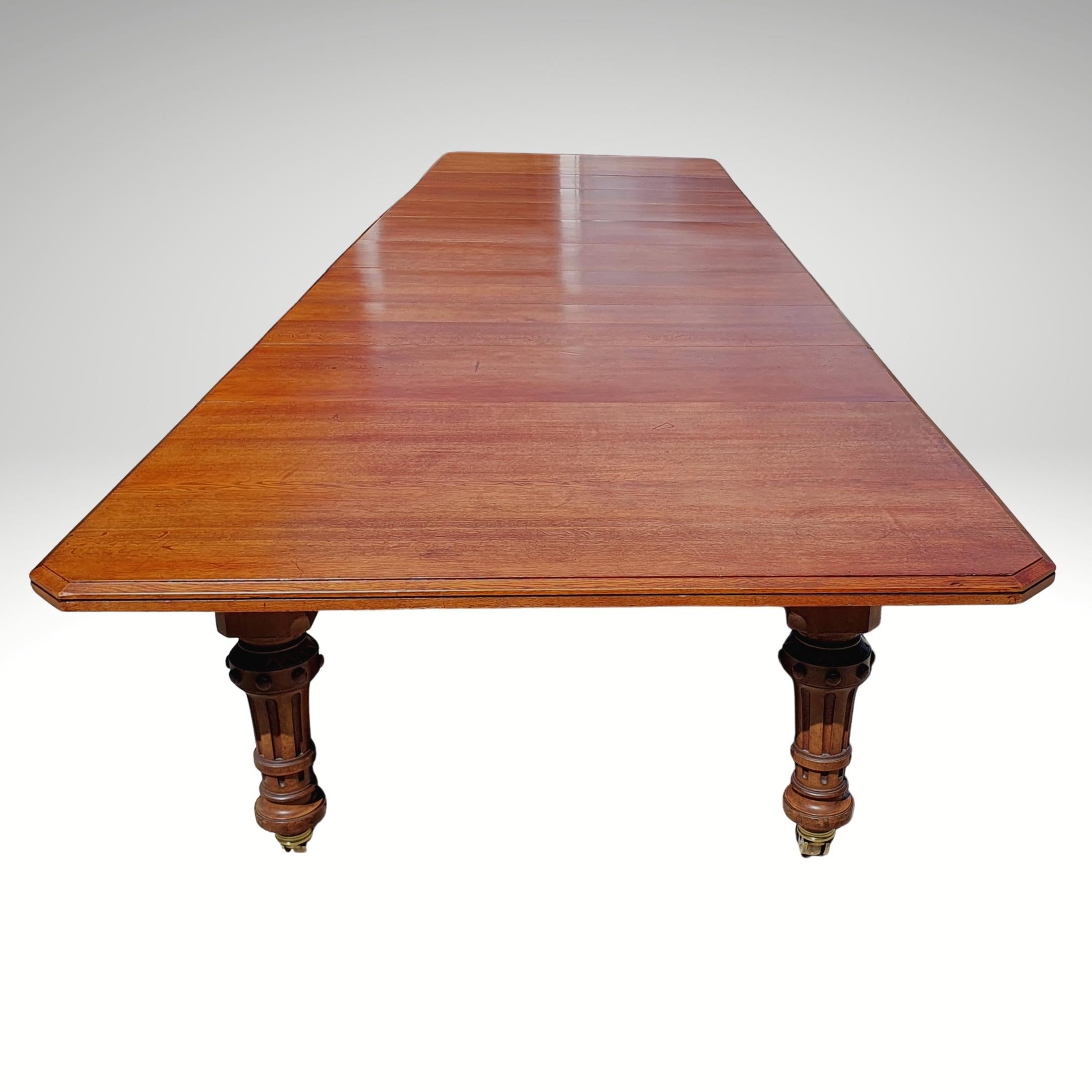 Exceptional 19th Century Oak Country House / Castle Dining Table by Strahan In Good Condition In Dublin, IE