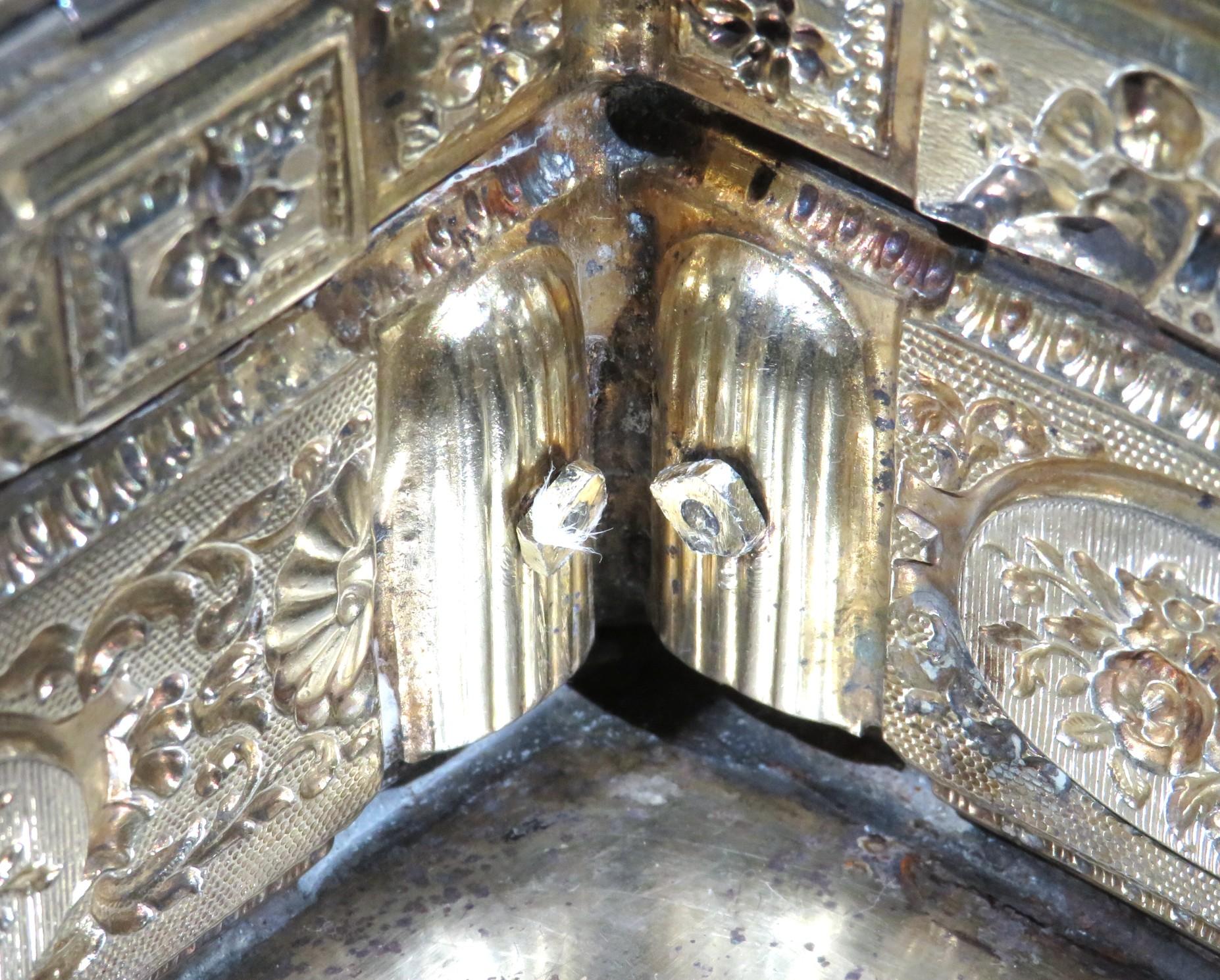 Exceptionnel coffret à sucre en argent de Vienne de style Revive du 19e siècle en vente 3