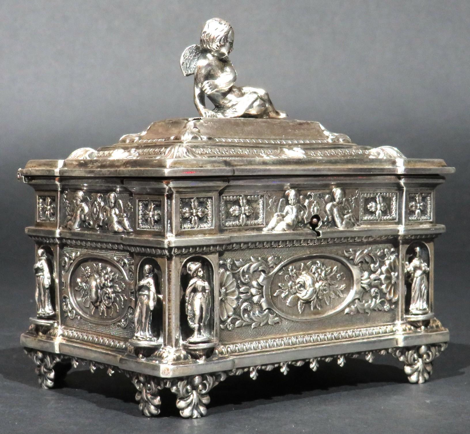 Autrichien Exceptionnel coffret à sucre en argent de Vienne de style Revive du 19e siècle en vente