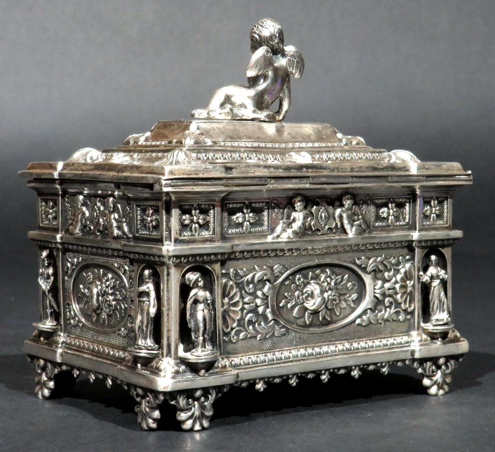 XIXe siècle Exceptionnel coffret à sucre en argent de Vienne de style Revive du 19e siècle en vente