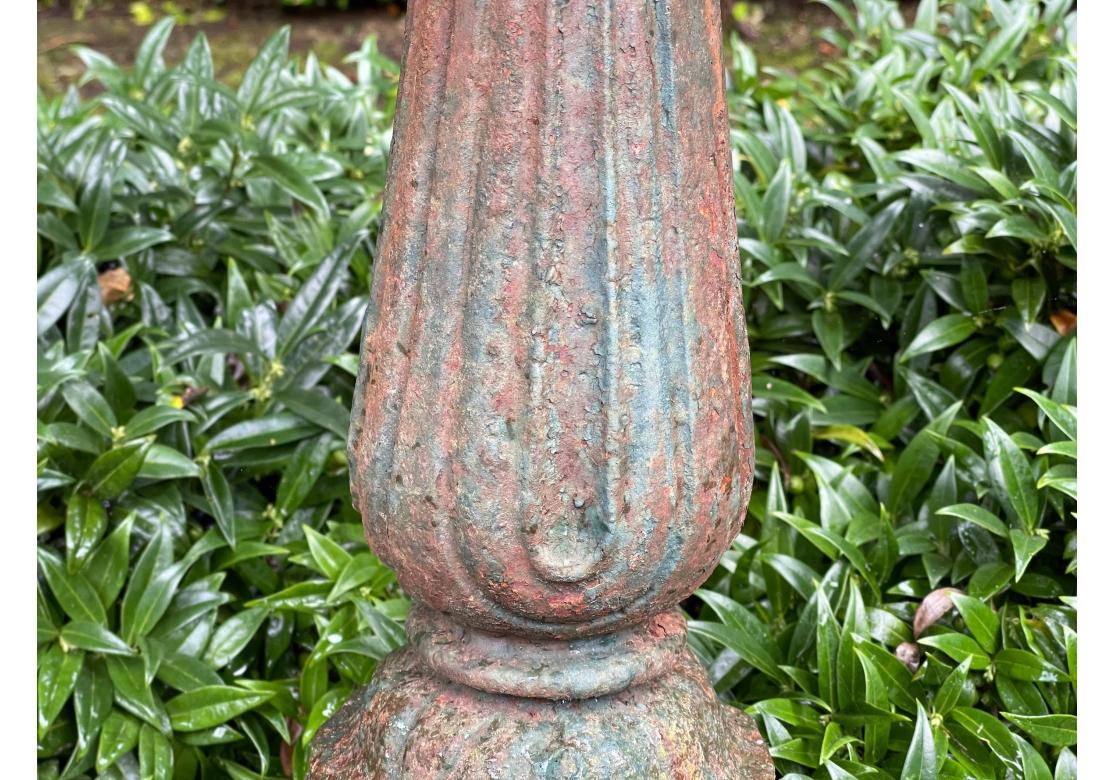 Außergewöhnlicher antiker Gartenbrunnen aus Gusseisen im Zustand „Starke Gebrauchsspuren“ im Angebot in Bridgeport, CT