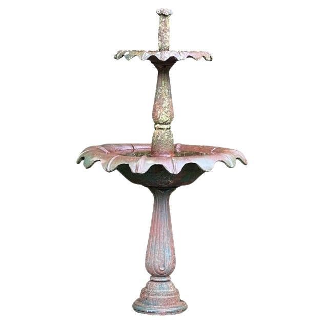 Une exceptionnelle fontaine de jardin en fonte ancienne