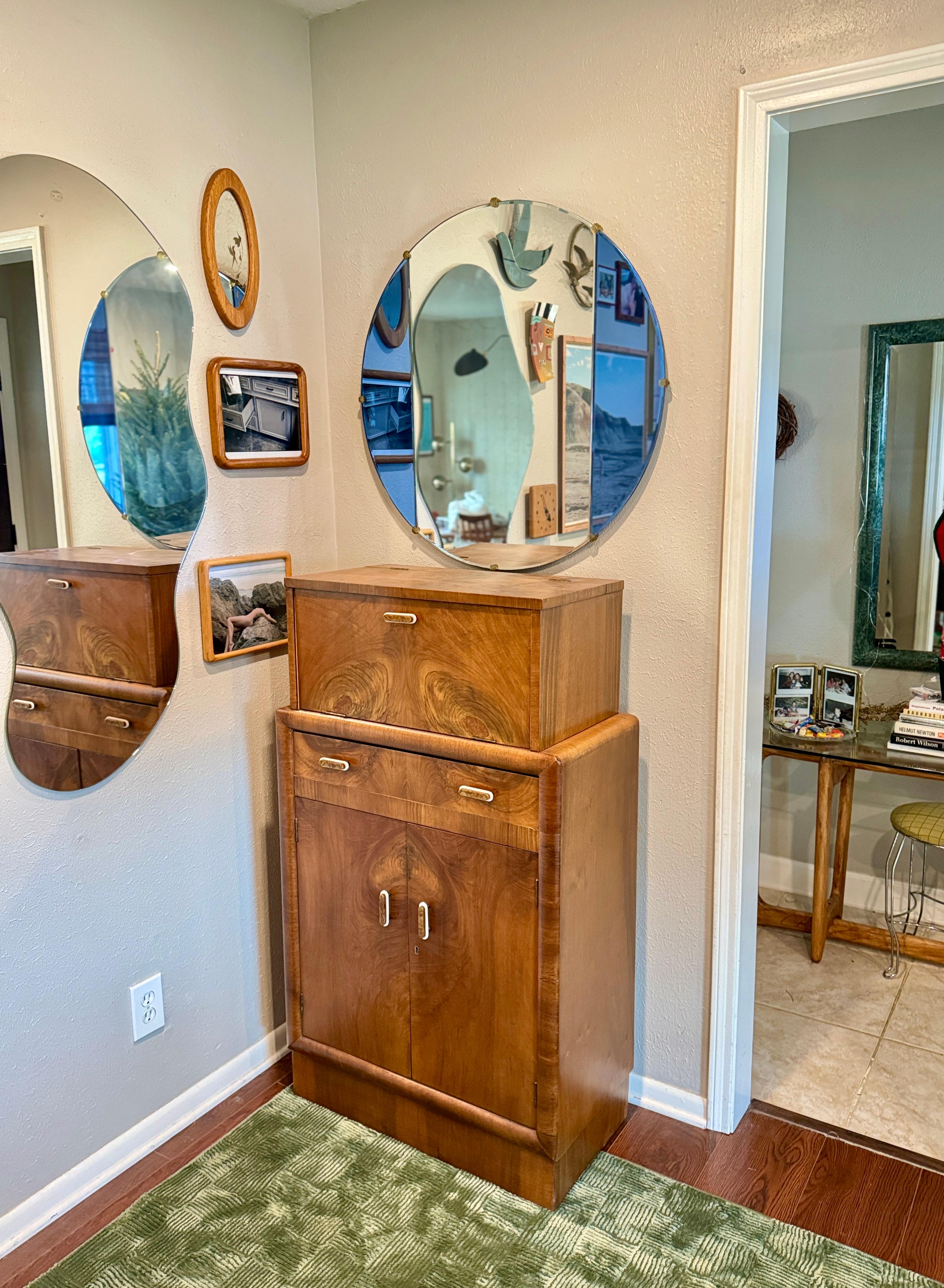 An exceptional Art Deco bar cabinet with mirror, circa 1930s 3