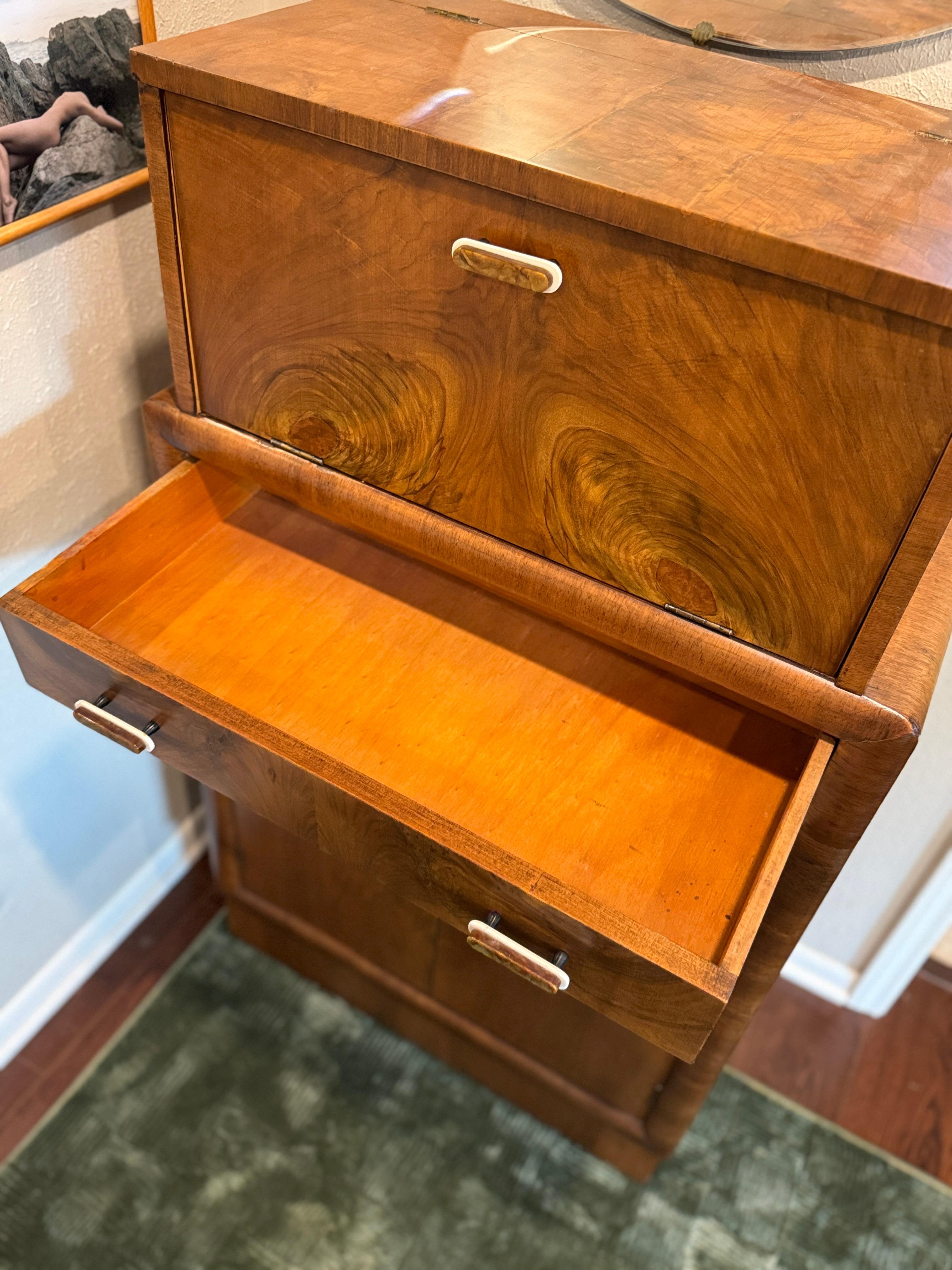 An exceptional Art Deco bar cabinet with mirror, circa 1930s 8