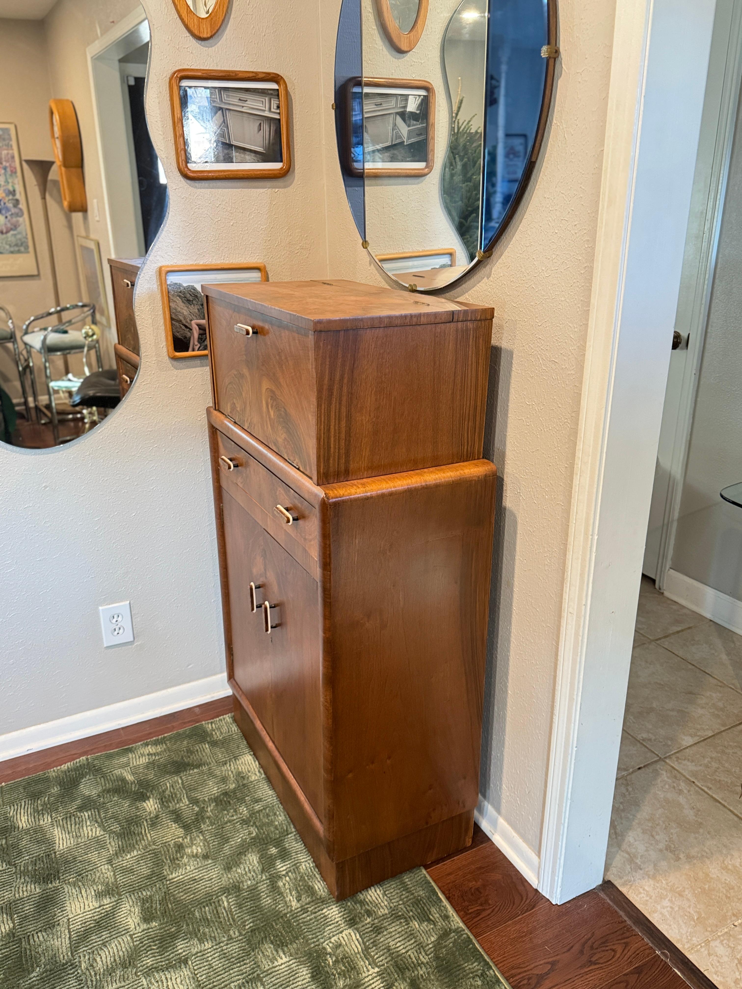 Mid-20th Century An exceptional Art Deco bar cabinet with mirror, circa 1930s