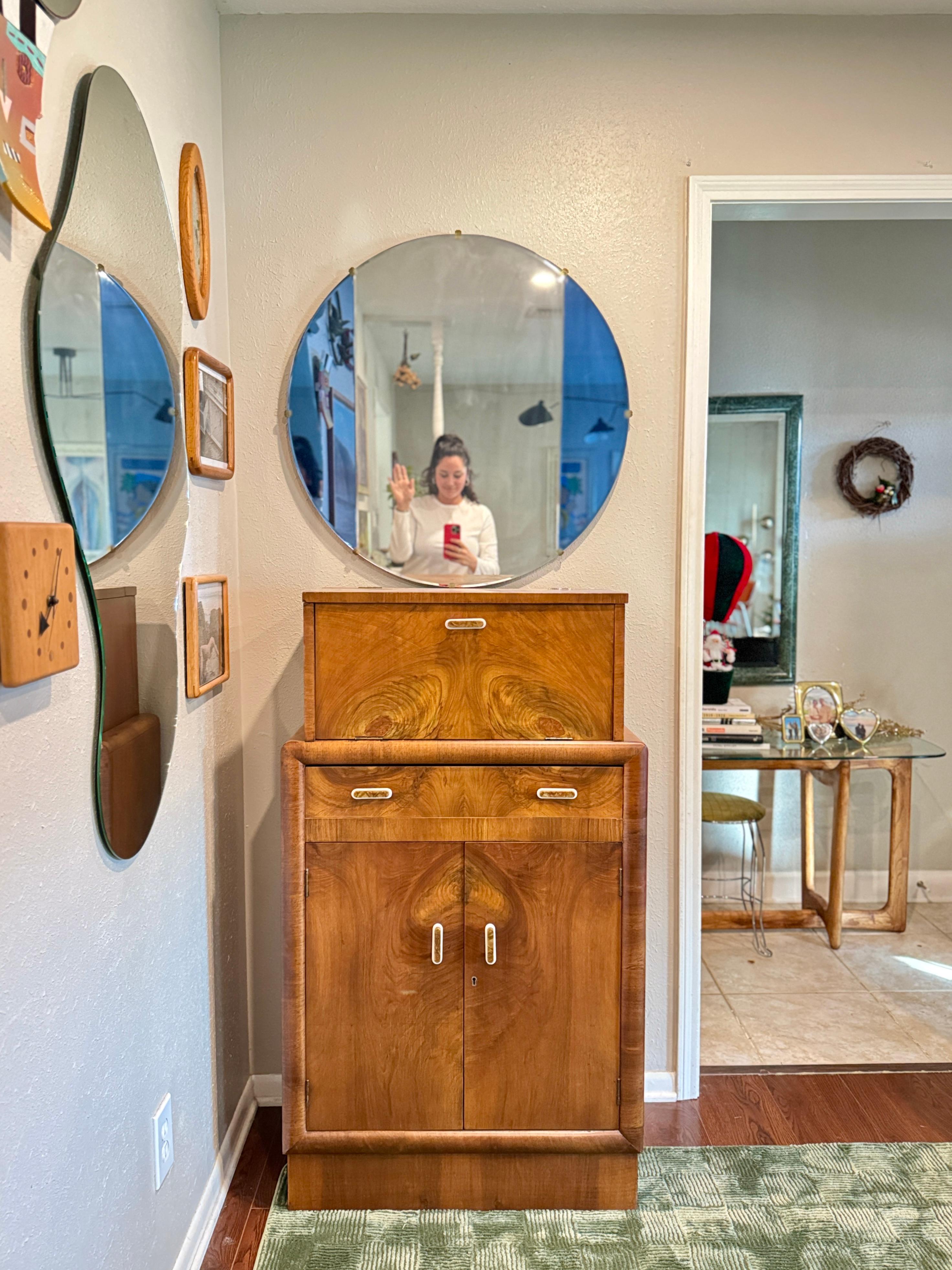 An exceptional Art Deco bar cabinet with mirror, circa 1930s 2