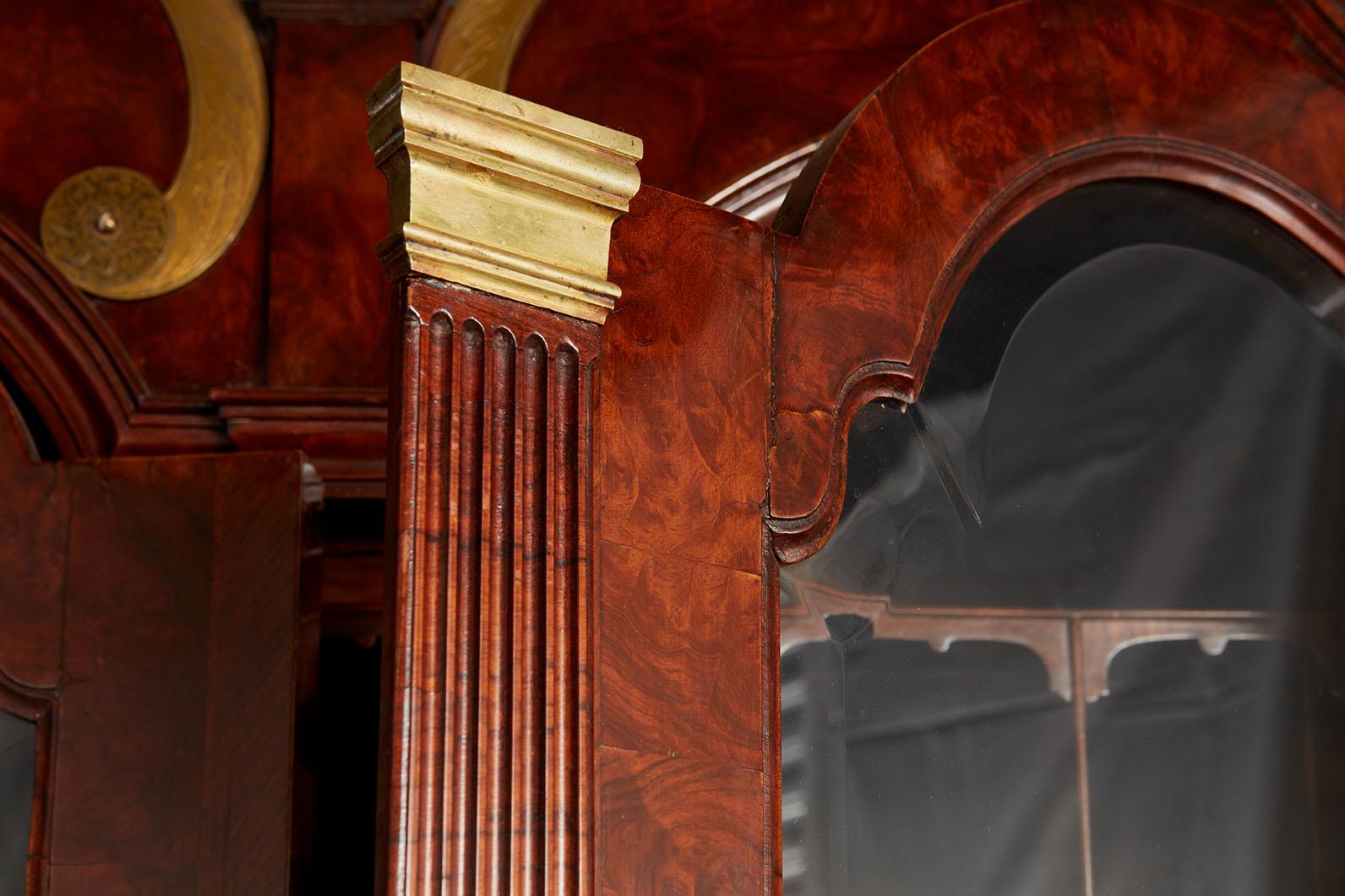 Una excepcional librería burl de nogal en venta 2