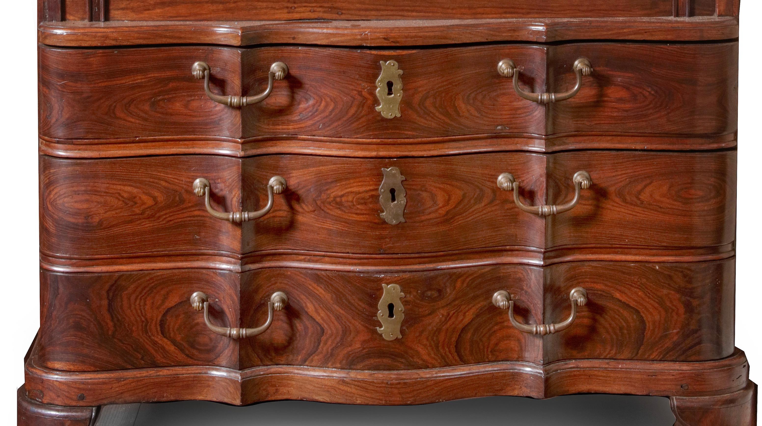 Exceptional Dutch-Colonial Indonesian Javanese Rosewood Bureau- Cabinet In Good Condition In Amsterdam, NL