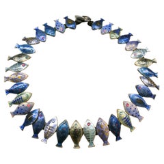 Un'eccezionale collana di smalto e pelle a forma di "pesce", Loutzia, Francia, anni '50