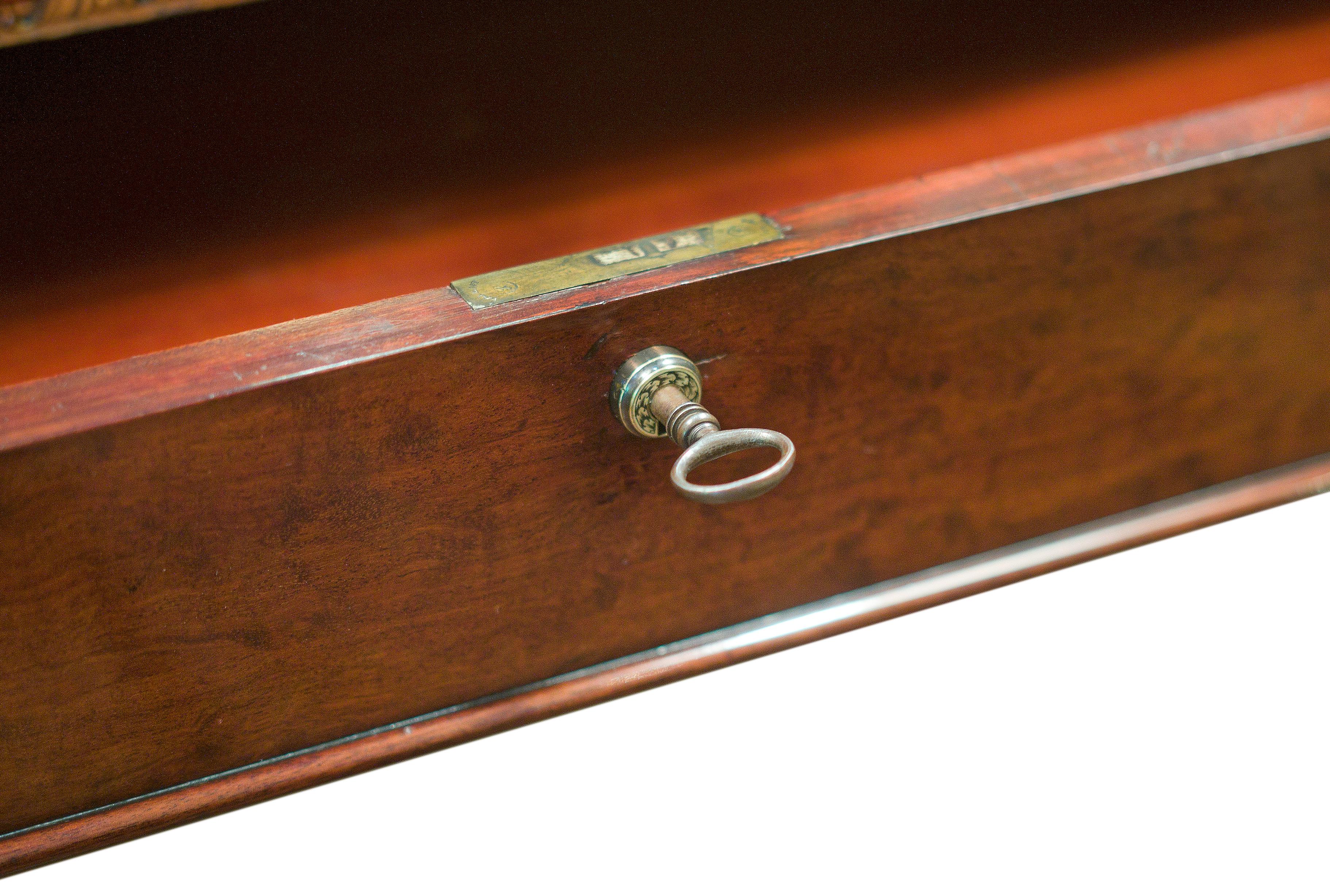  An Exceptional English Regency Dressing Table with a Royal Family Provenance 9