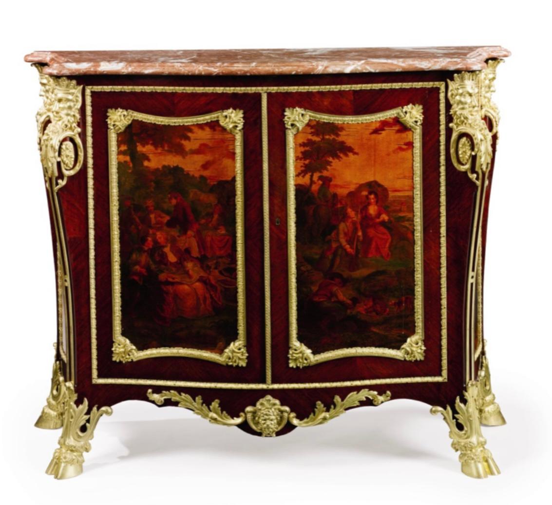Eccezionale commode francese in ormolu e Vernis Martin, attribuito a Henry Dasson, C.C. 1870

Questo straordinario mobile commode incarna l'eleganza e la maestria del periodo della Belle Époque. Attribuito al rinomato ebanista Henry Dasson, il