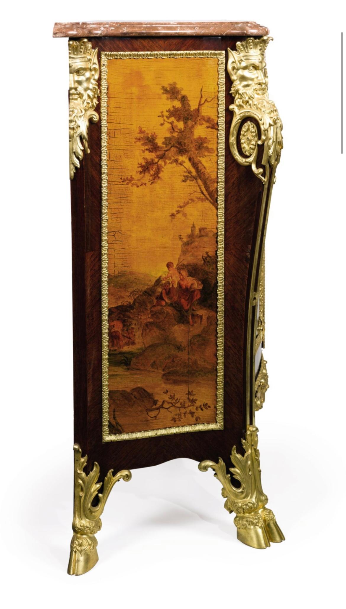 Francese Eccezionale commode francese in ormolu e Vernis Martin, attribuito a Dasson in vendita