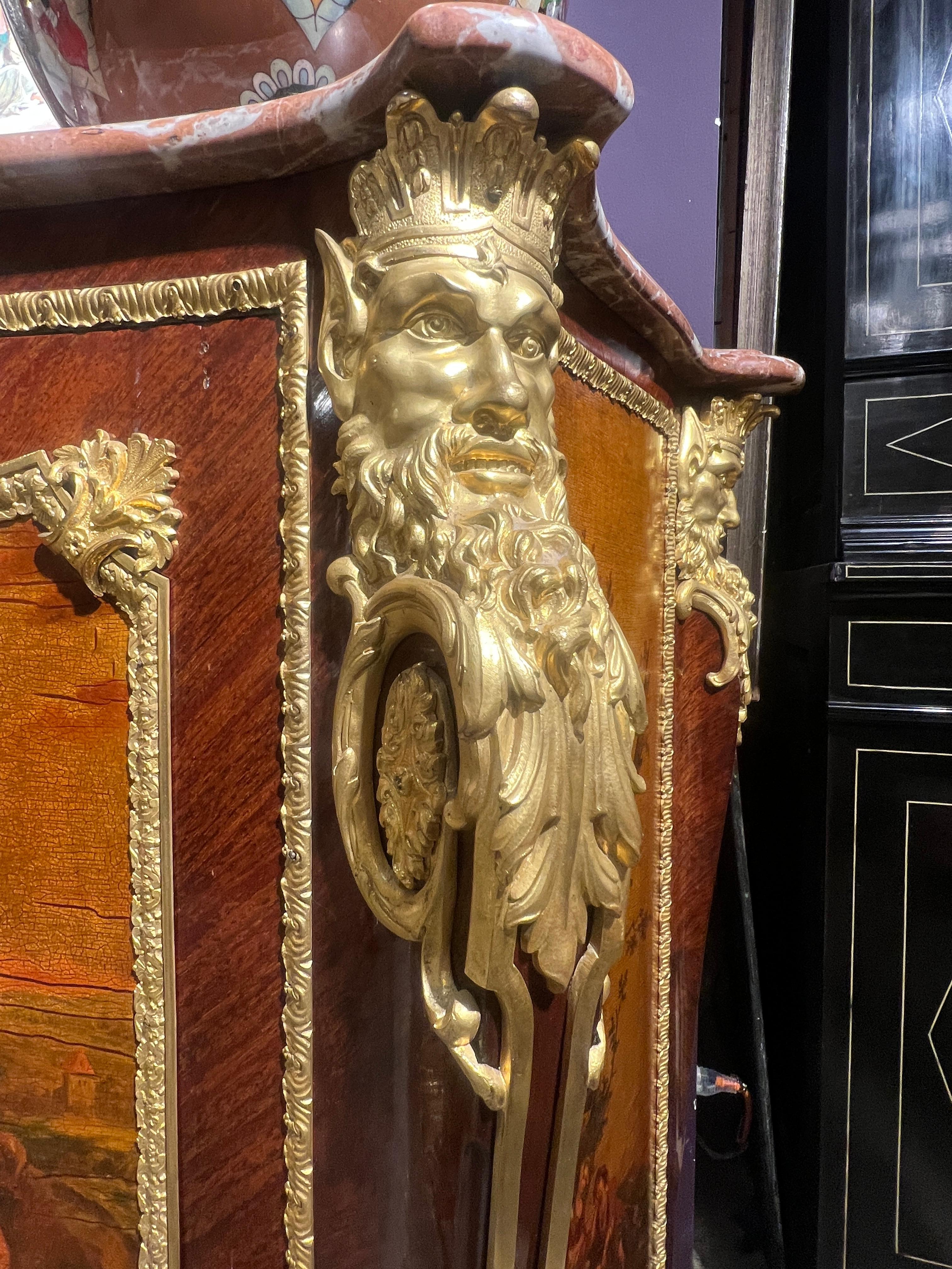 Eccezionale commode francese in ormolu e Vernis Martin, attribuito a Dasson in vendita 1