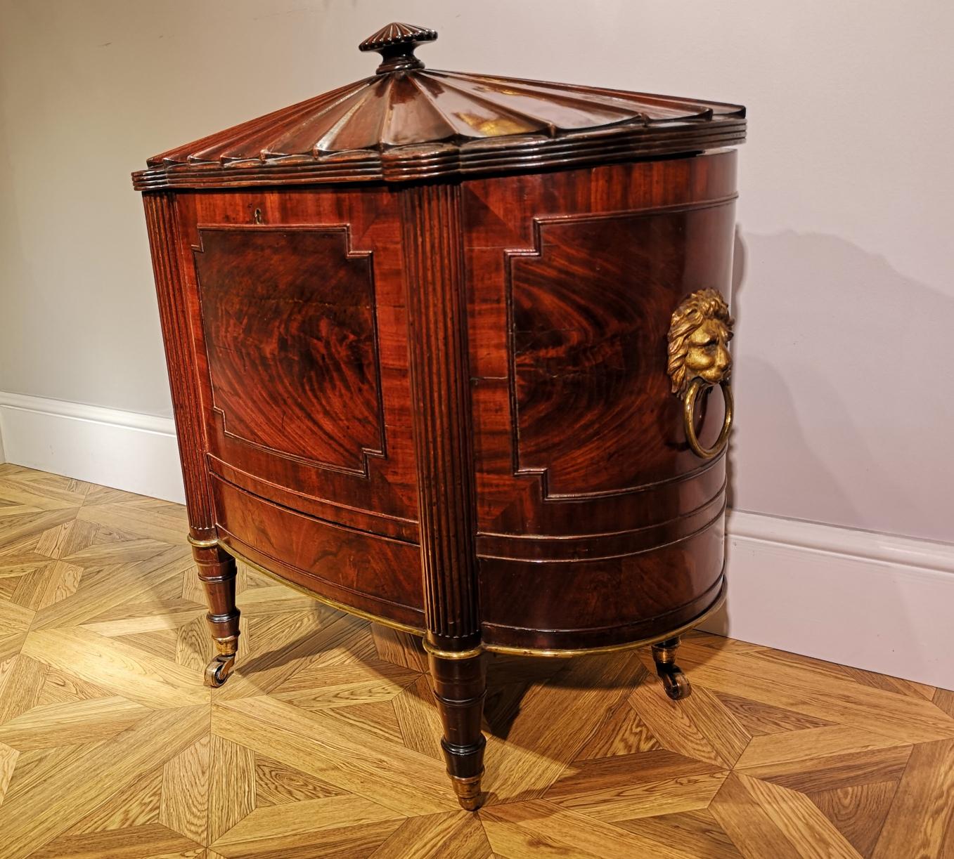An exceptional George III mahogany cellaret, attributed to Gillows of London and For Sale 2