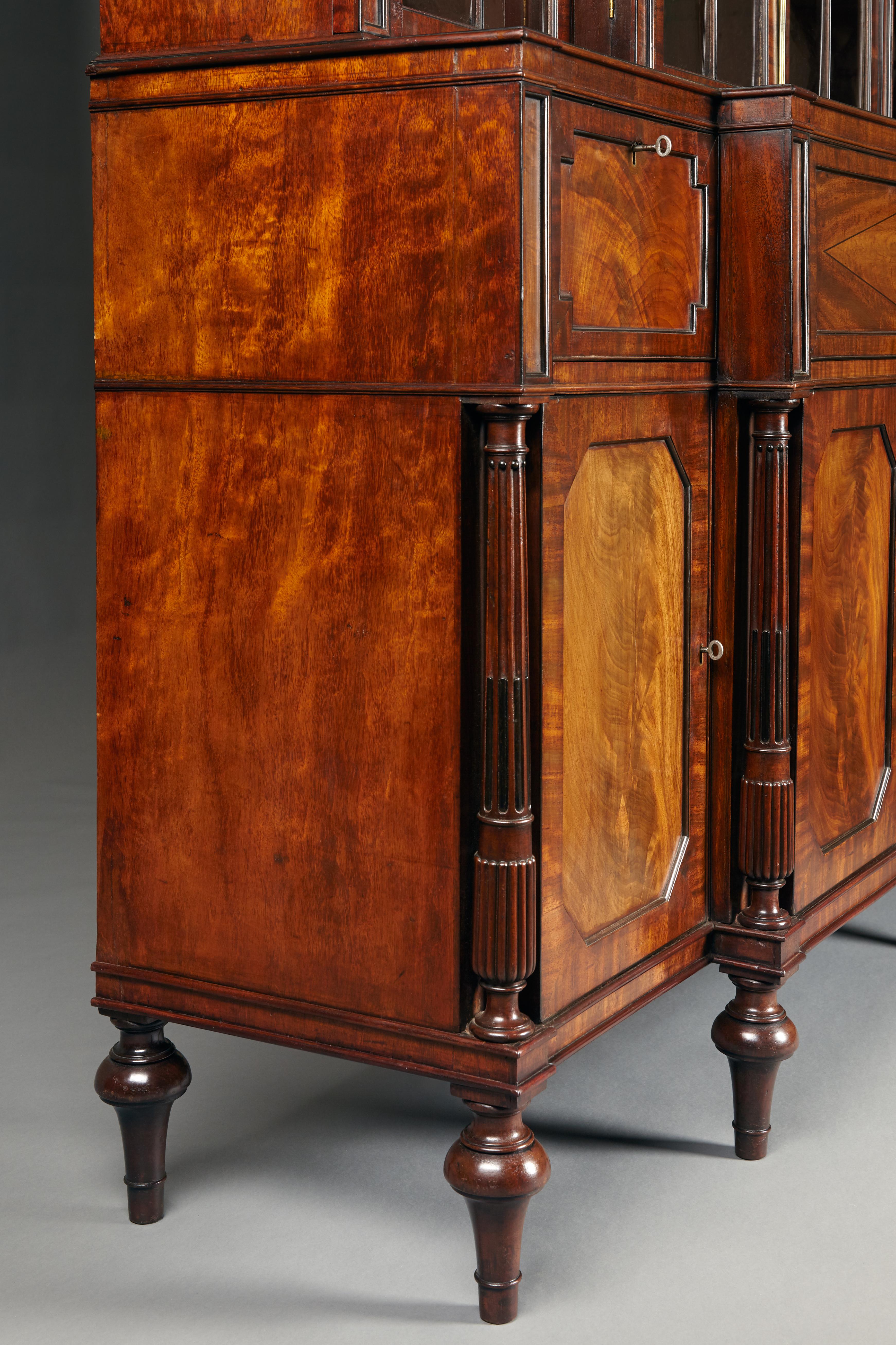 Exceptional George III Period Mahogany Breakfront Bookcase or Display Cabinet In Good Condition For Sale In South Croydon, GB