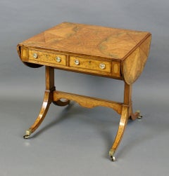 Exceptionnelle table de canapé d'époque George III en bois de citronnier incrusté