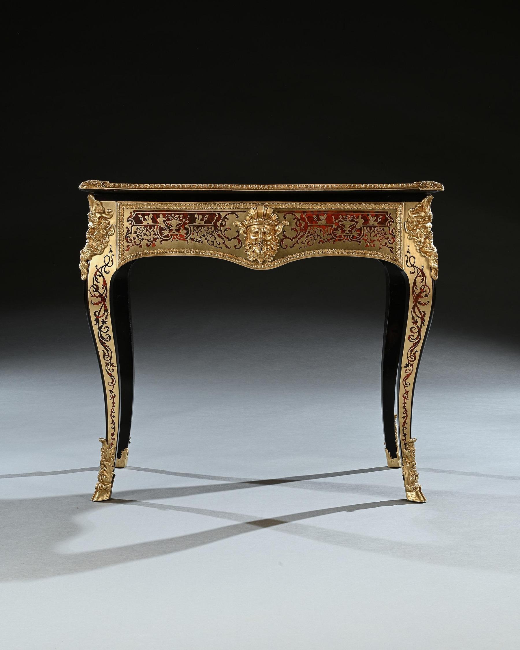 Exceptionnelle table à jeux montée en boulle et en bronze doré, de style Louis XVI, attribuée à Thomas Parker (1805-1830).

Anglais Circa 1825
 
Conçue dans le goût le plus luxueux qui soit, cette belle pièce est un exemple des goûts francophiles