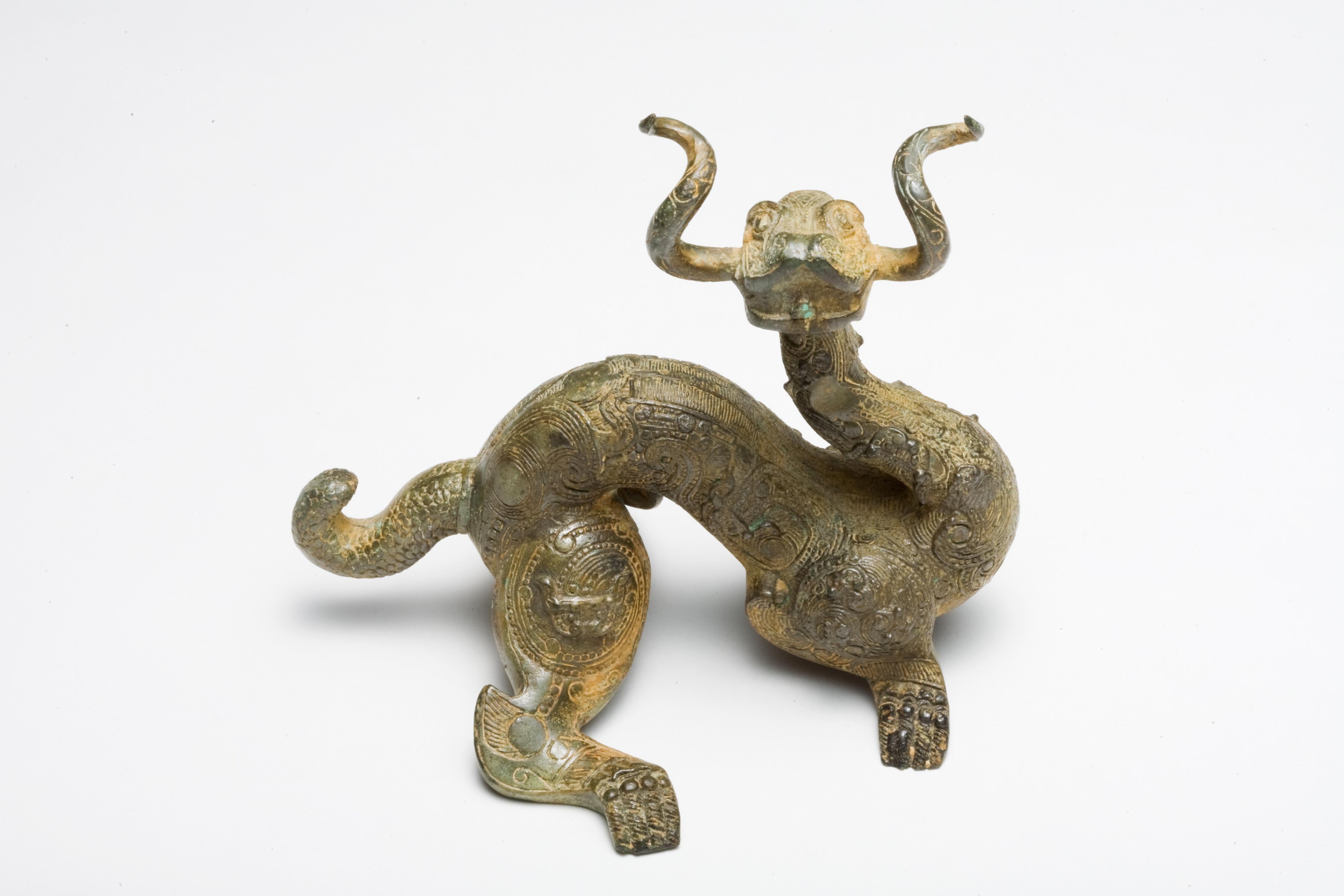 An Exceptional Gilt-Bronze Dragon, Presumably Six Dynasties In Good Condition For Sale In seoul, KR