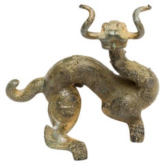 Exceptionnel dragon en bronze doré, probablement six dynasties