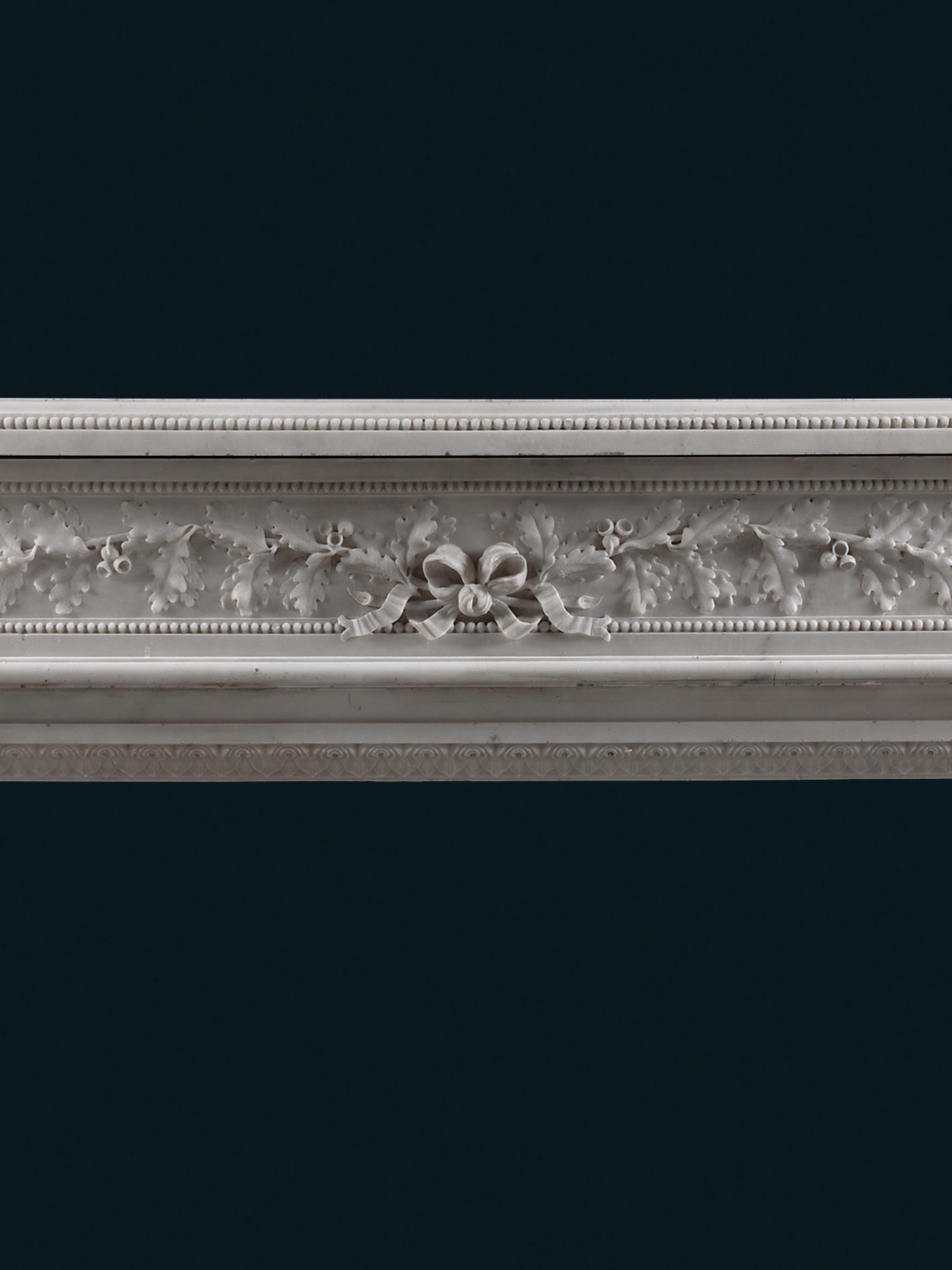 Außergewöhnlicher, hochgeschnitzter Louis-XVI-Kaminsims aus dem 18. Jahrhundert (Geschnitzt) im Angebot