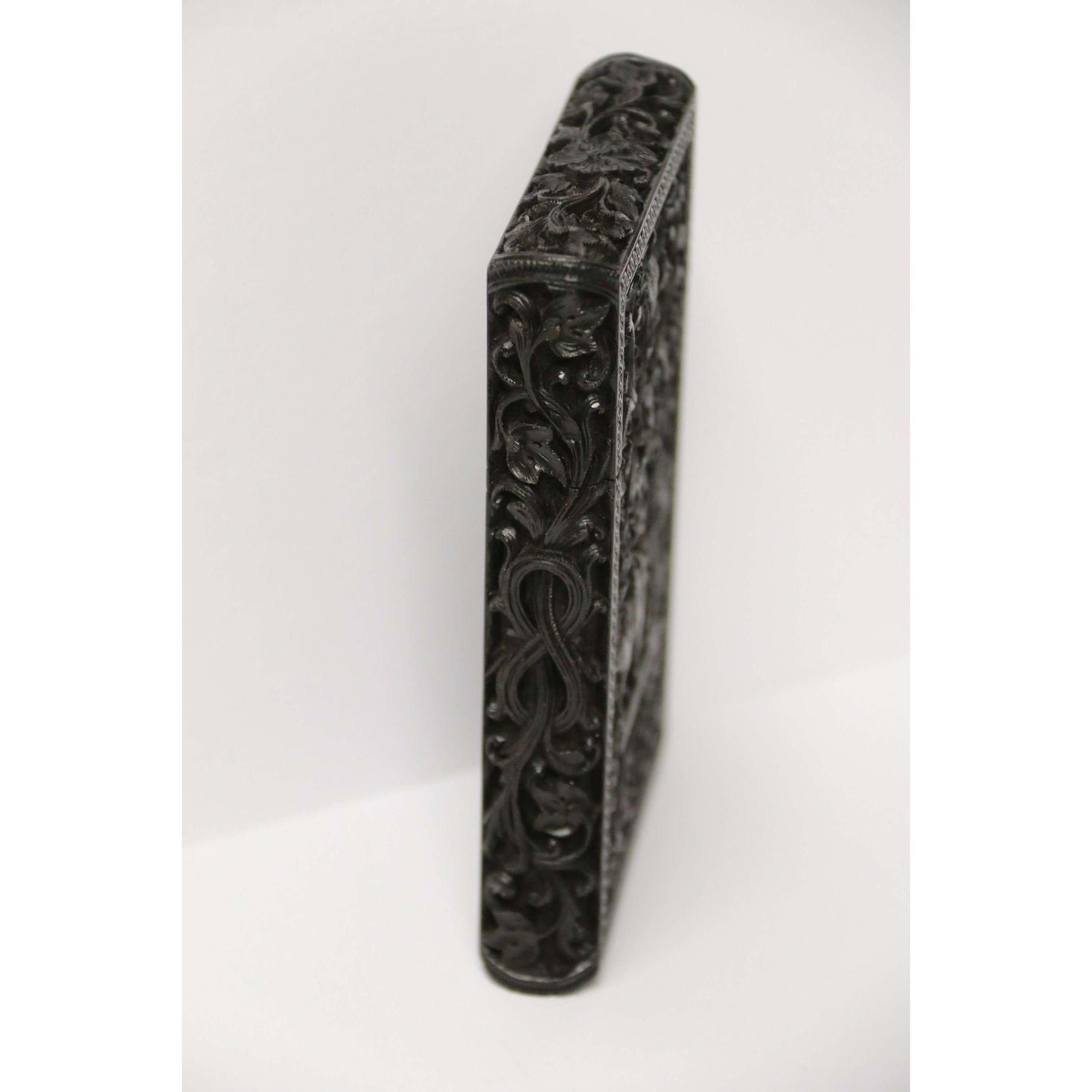 Exceptional Indian Raj Period Carved Ebony Calling Card Case In Good Condition In Central England, GB