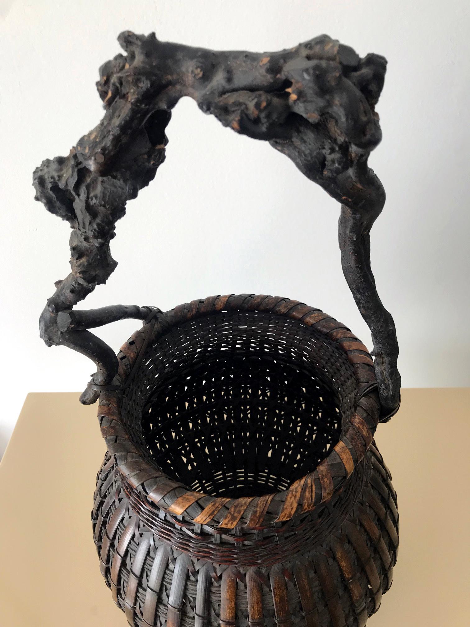 Exceptional Japanese Bamboo Basket Ikebana from Meiji Period In Good Condition For Sale In Atlanta, GA