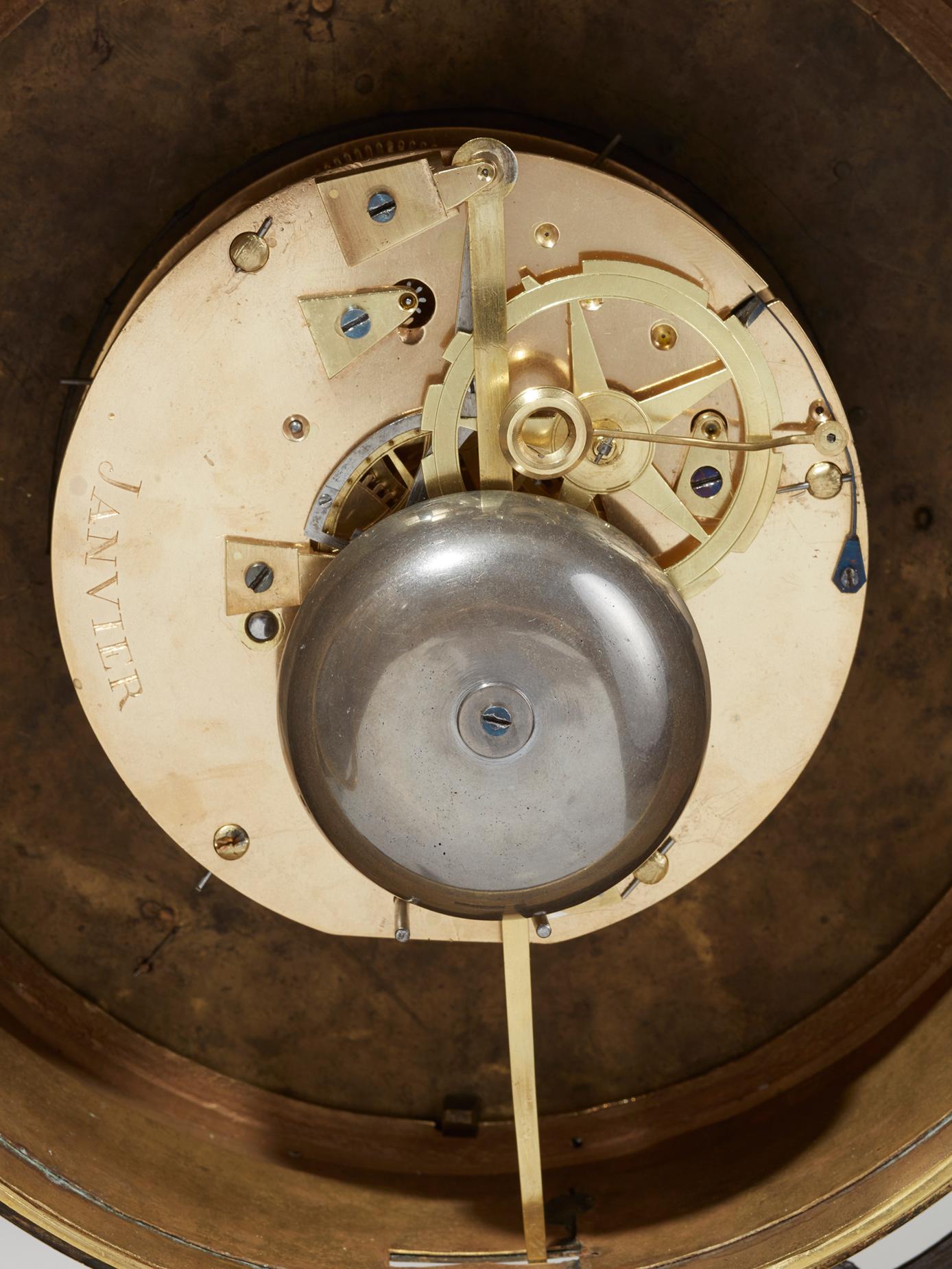 Eine außergewöhnliche große schwenkbare Uhr von A Janvier  (18. Jahrhundert und früher) im Angebot