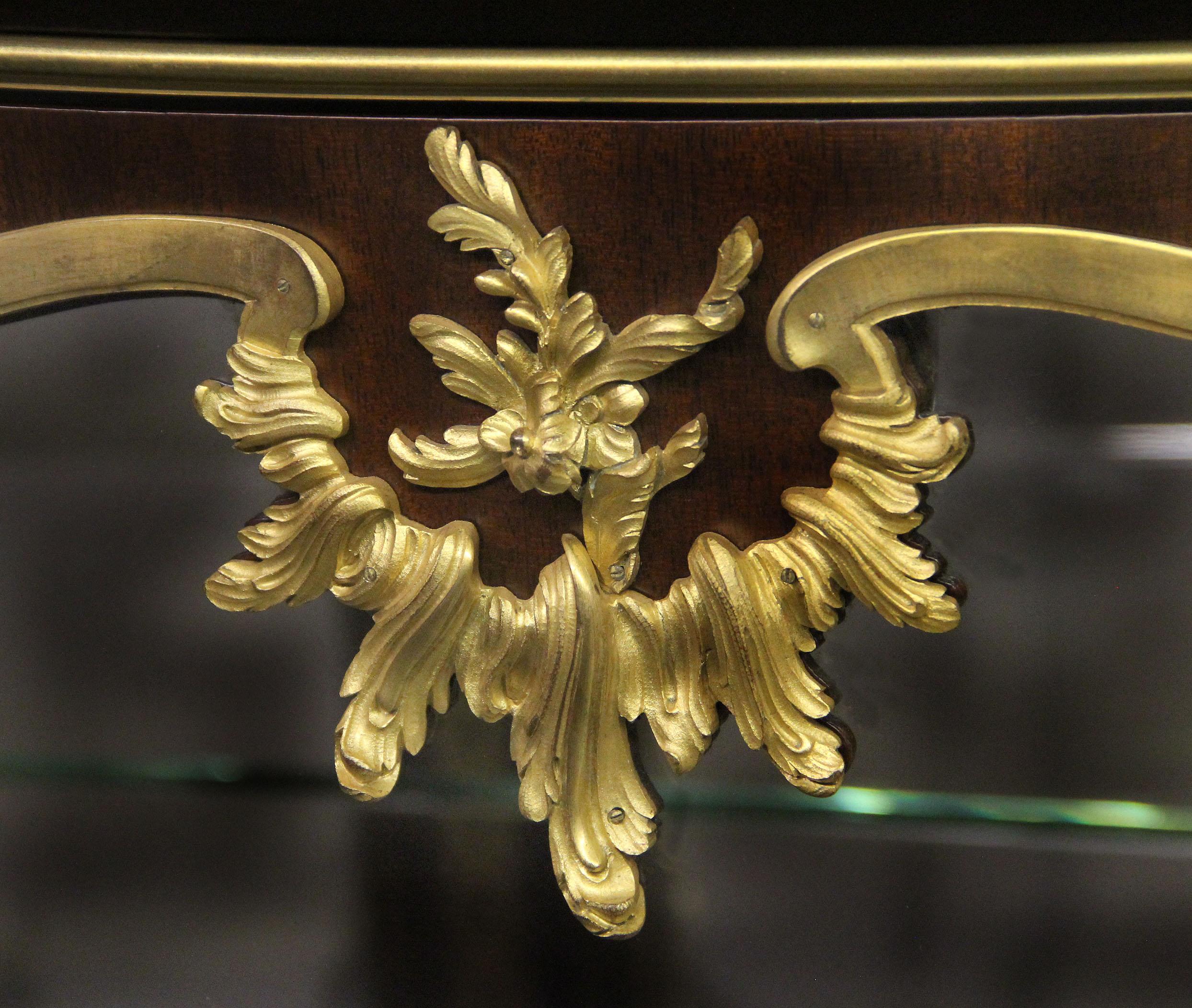 Exceptional Late 19th Century Gilt Bronze Mounted Vitrine by François Linke In Good Condition For Sale In New York, NY