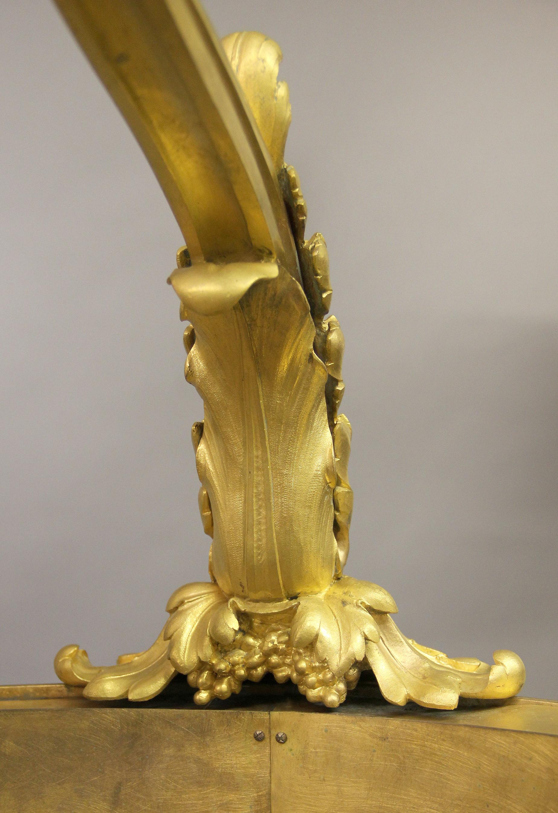 Außergewöhnliche achtflammige Palastlaterne aus vergoldeter Bronze aus dem späten 19. Jahrhundert im Zustand „Gut“ im Angebot in New York, NY