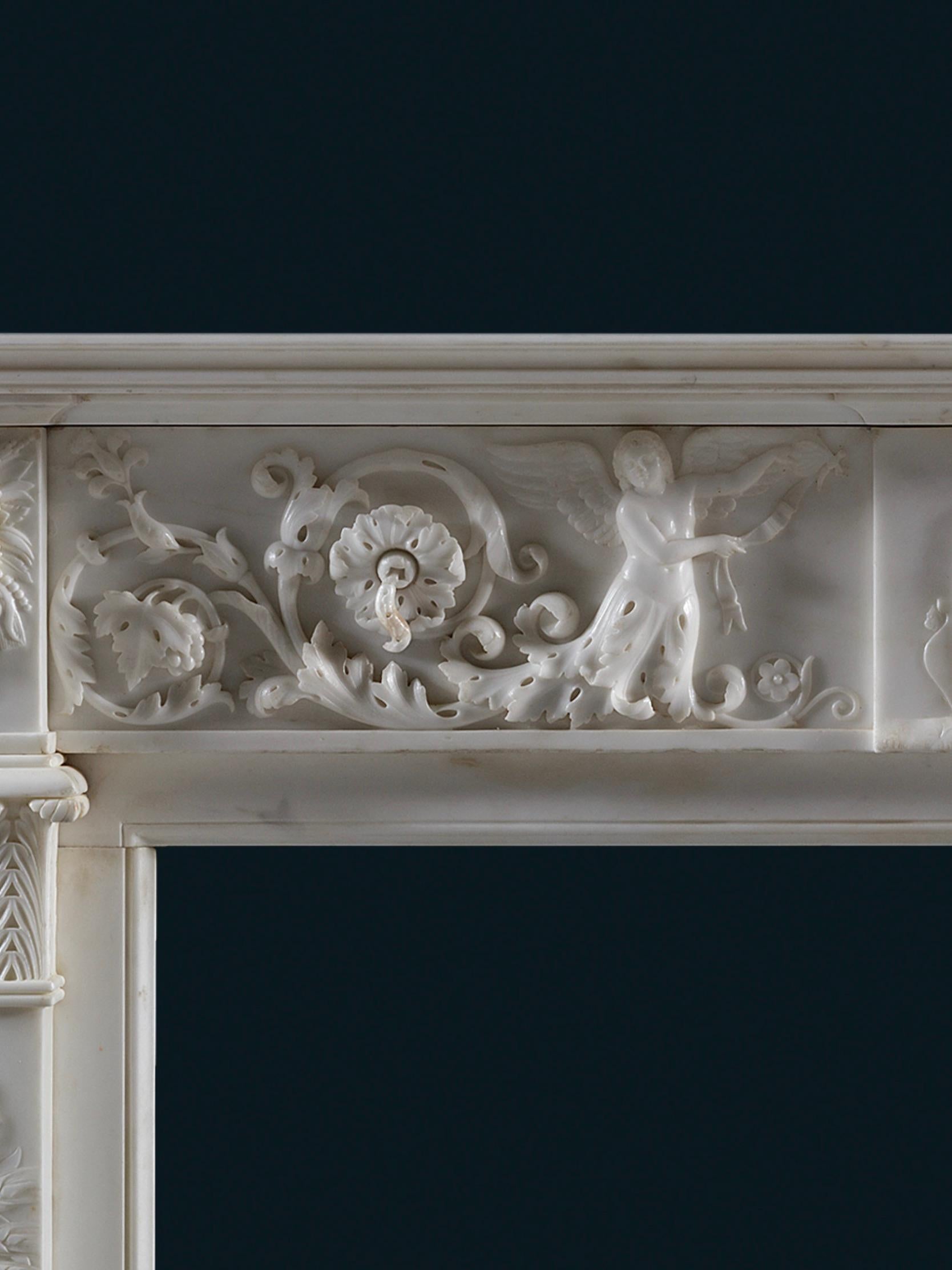 XIXe siècle Exceptionnelle cheminée néoclassique en marbre statuaire avec décoration romaine en vente