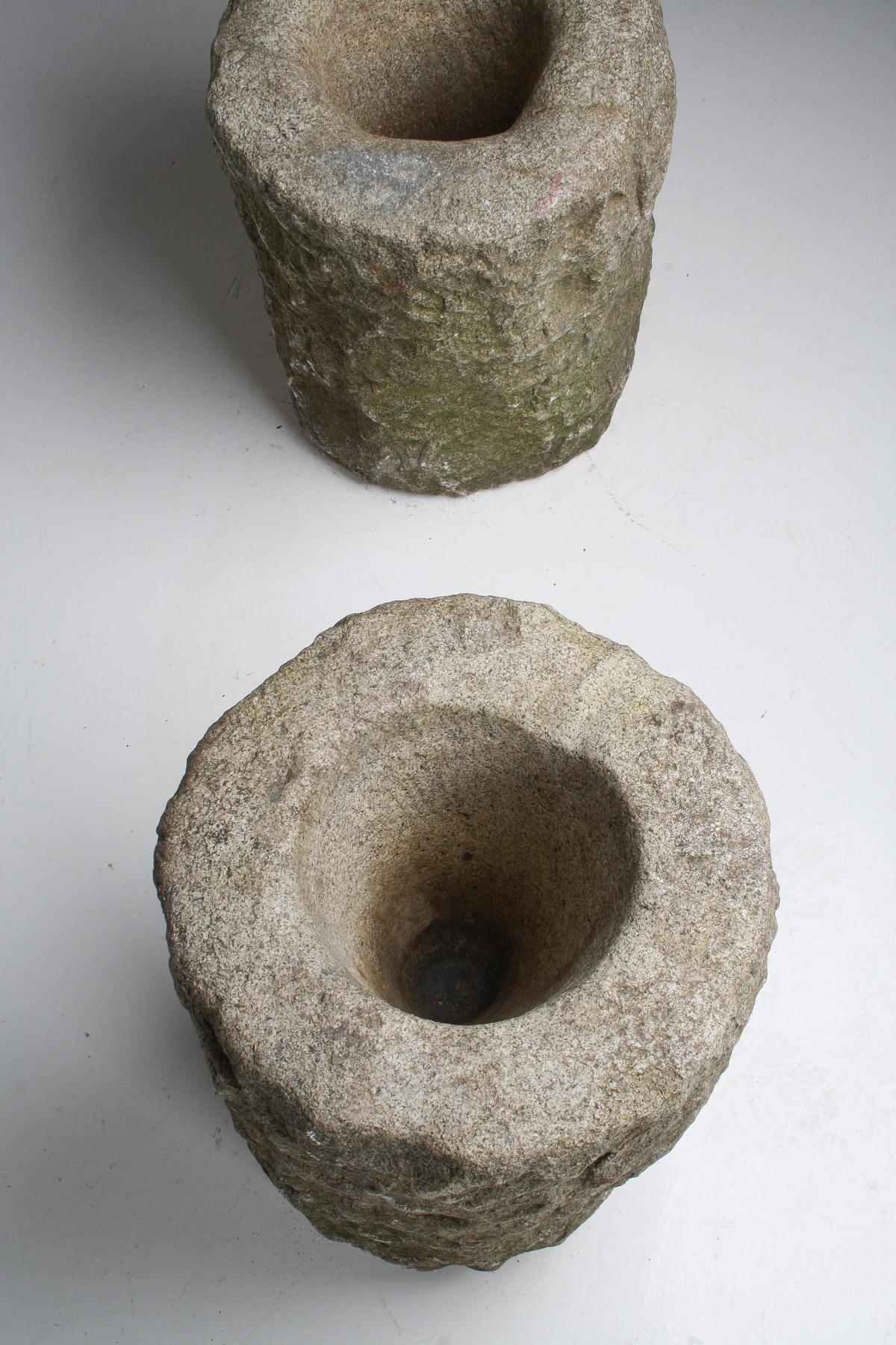 Exceptionnelle paire de jardinières Wabi Sabi primitives du 19ème siècle en pierre sculptée en vente 7