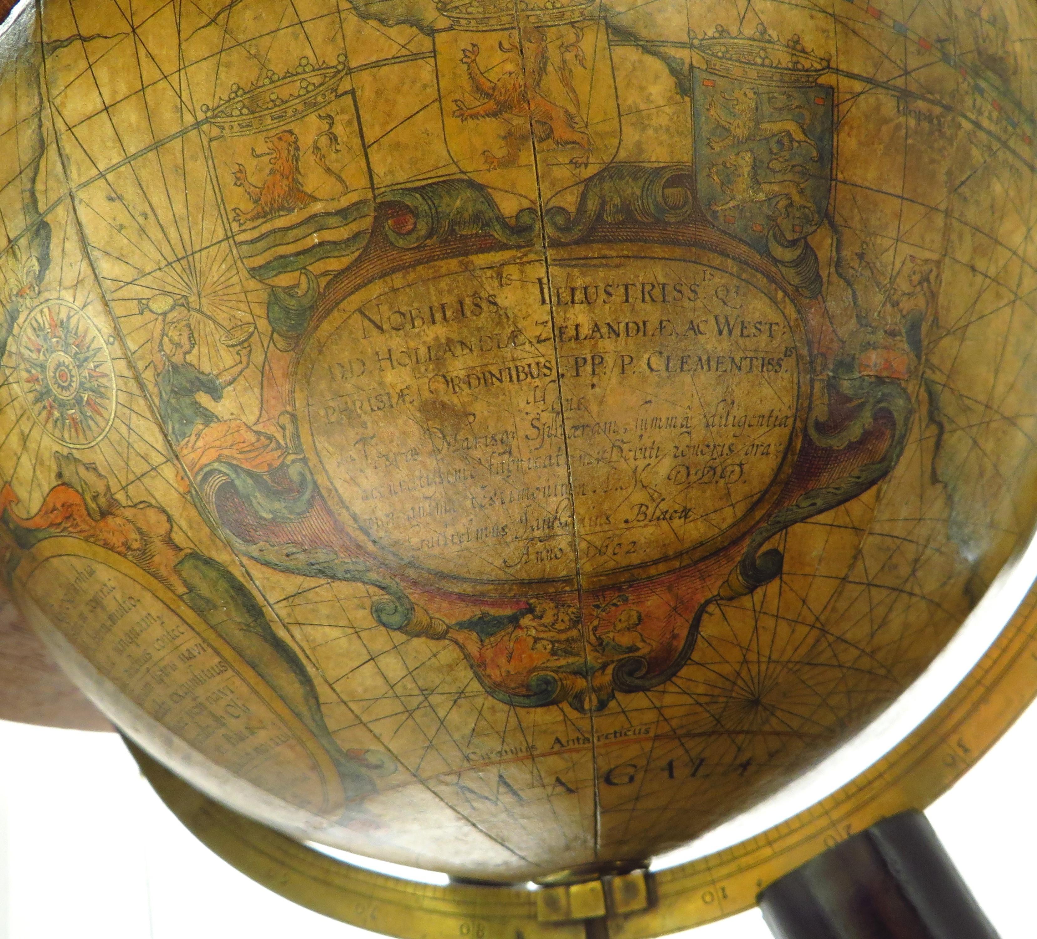XVIIIe siècle et antérieur         Une paire exceptionnelle de globes de table BLAEU en vente